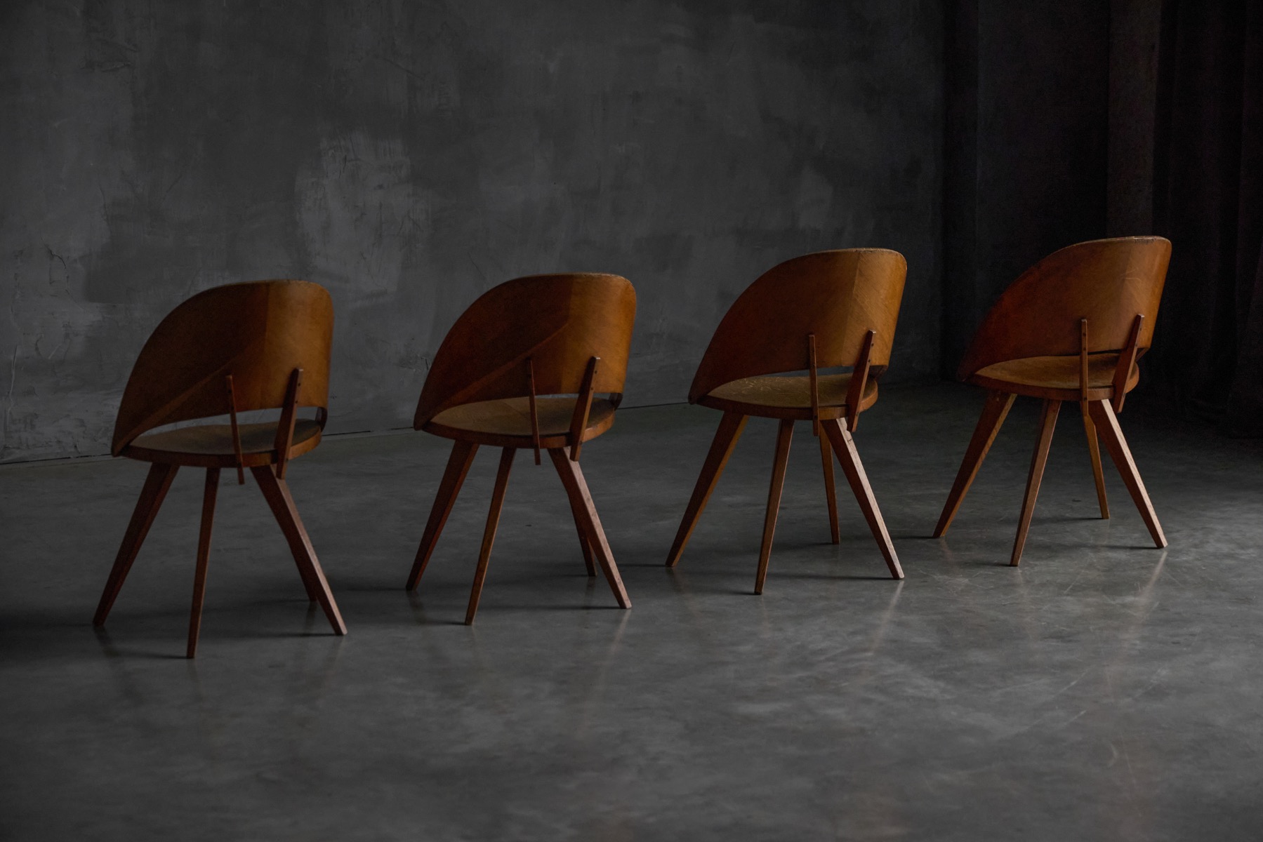 Italian modern dining chairs in plywood, 1940s