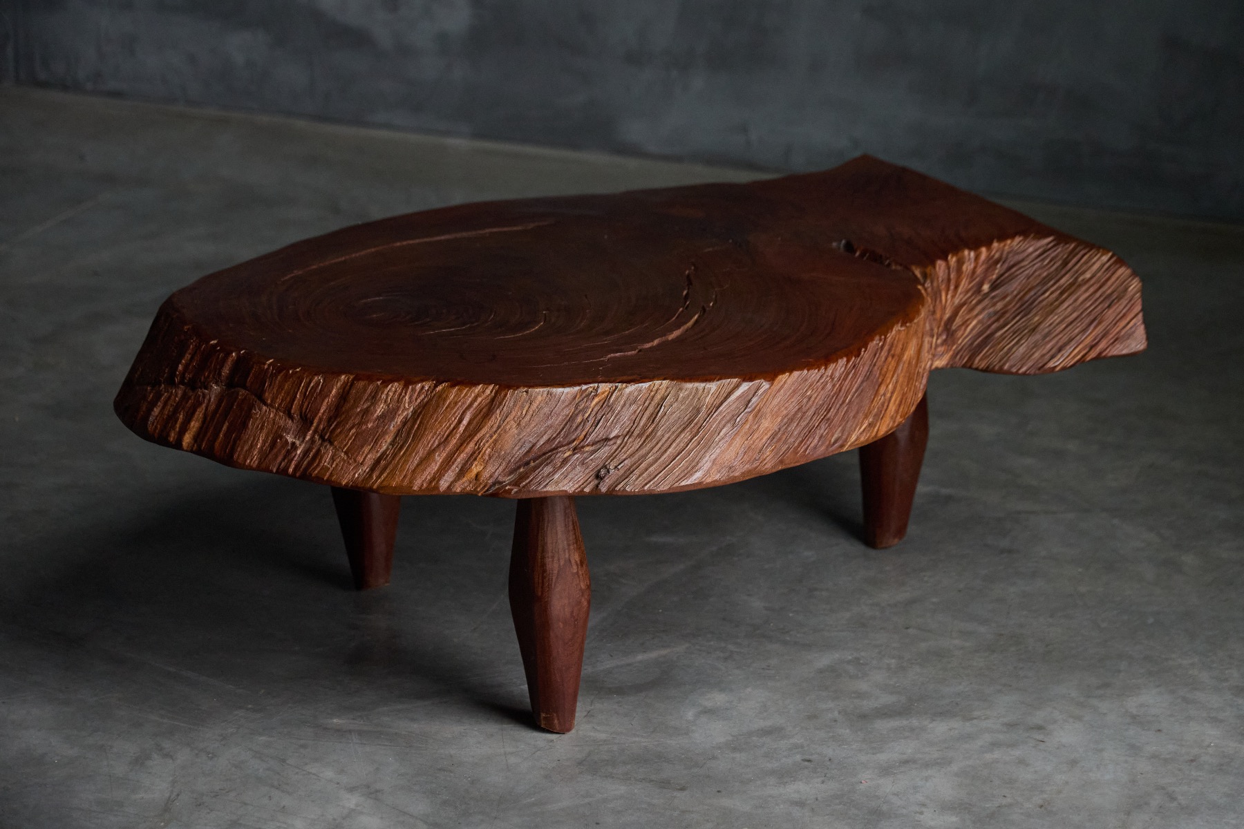 Iconic Brazilian modern low table by Zanine Caldas