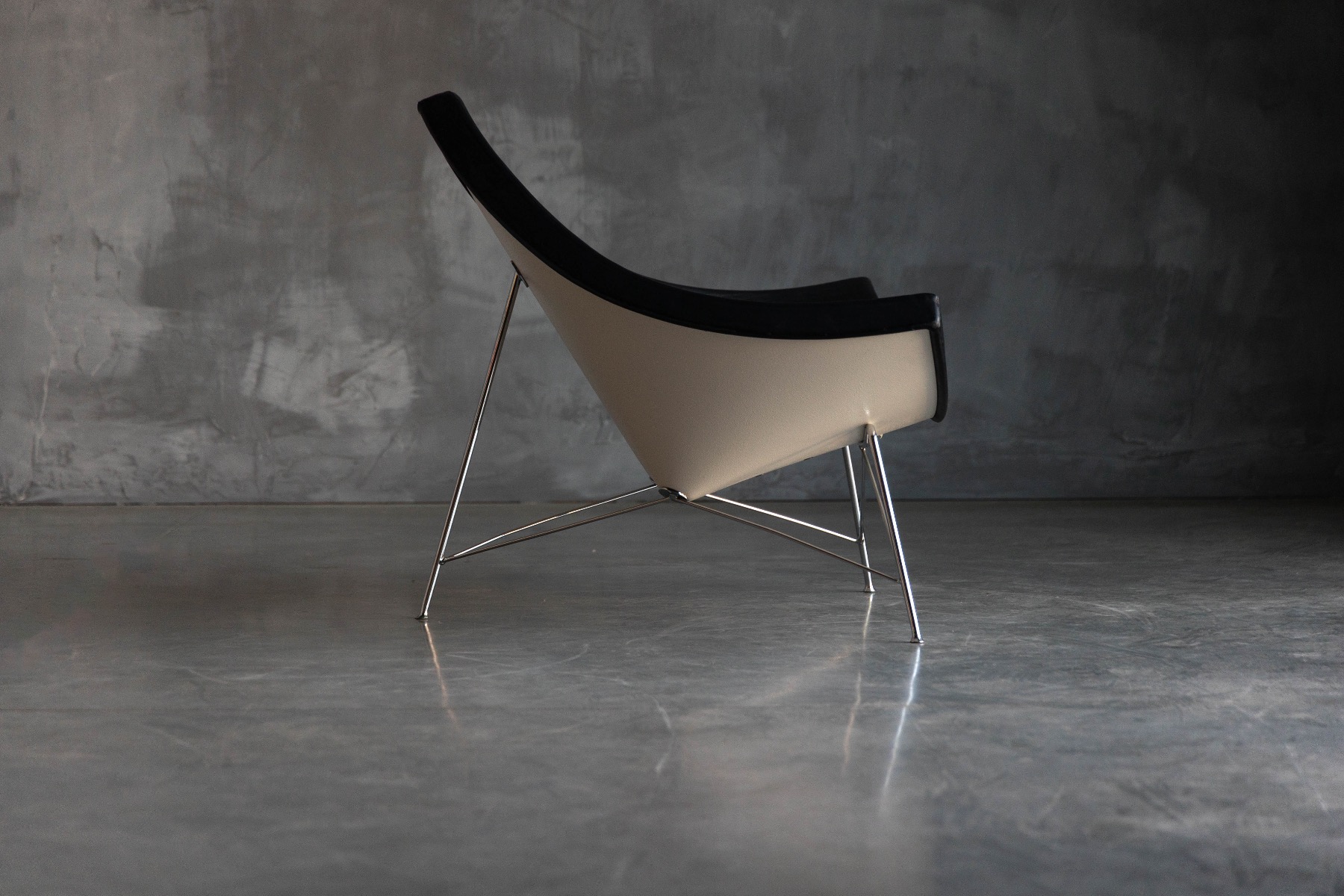 Modernist lounge chair designed by George Nelson