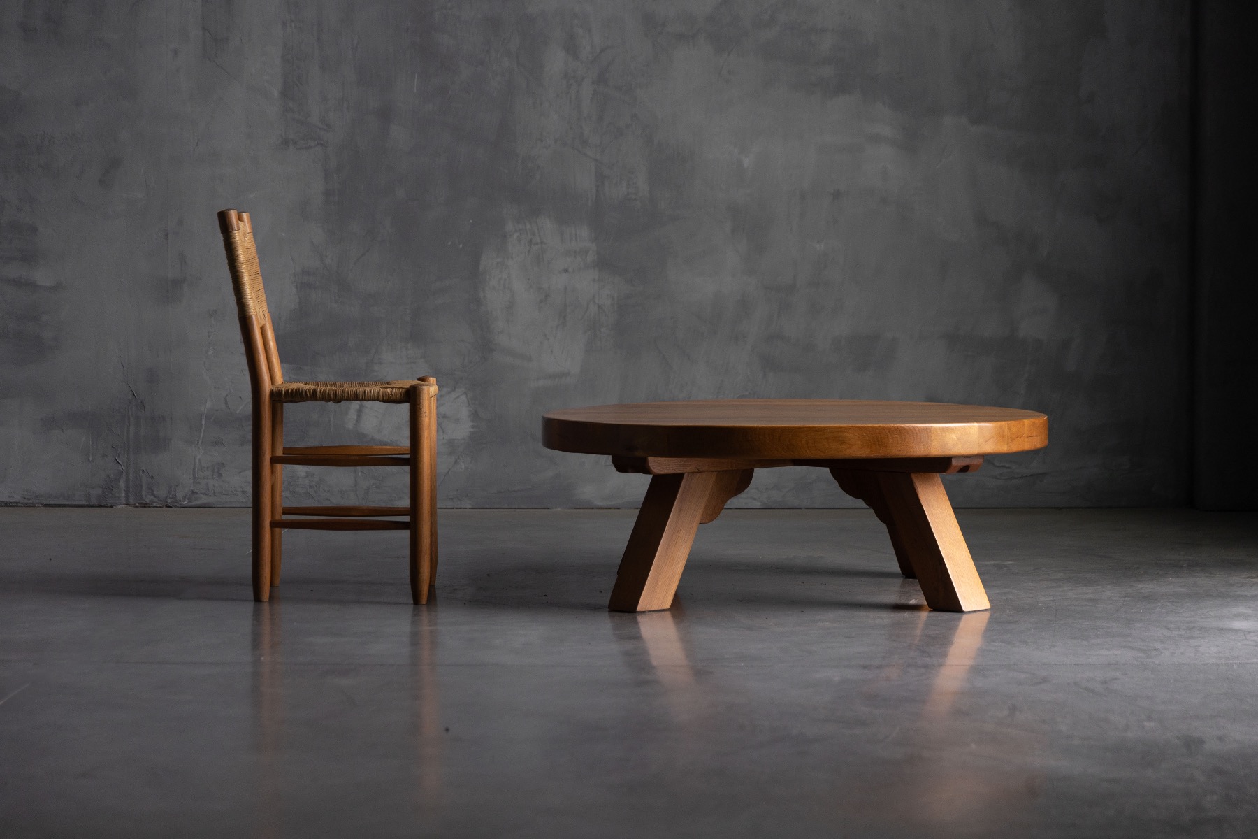 Modernist oak round coffee table dating to the 1950s