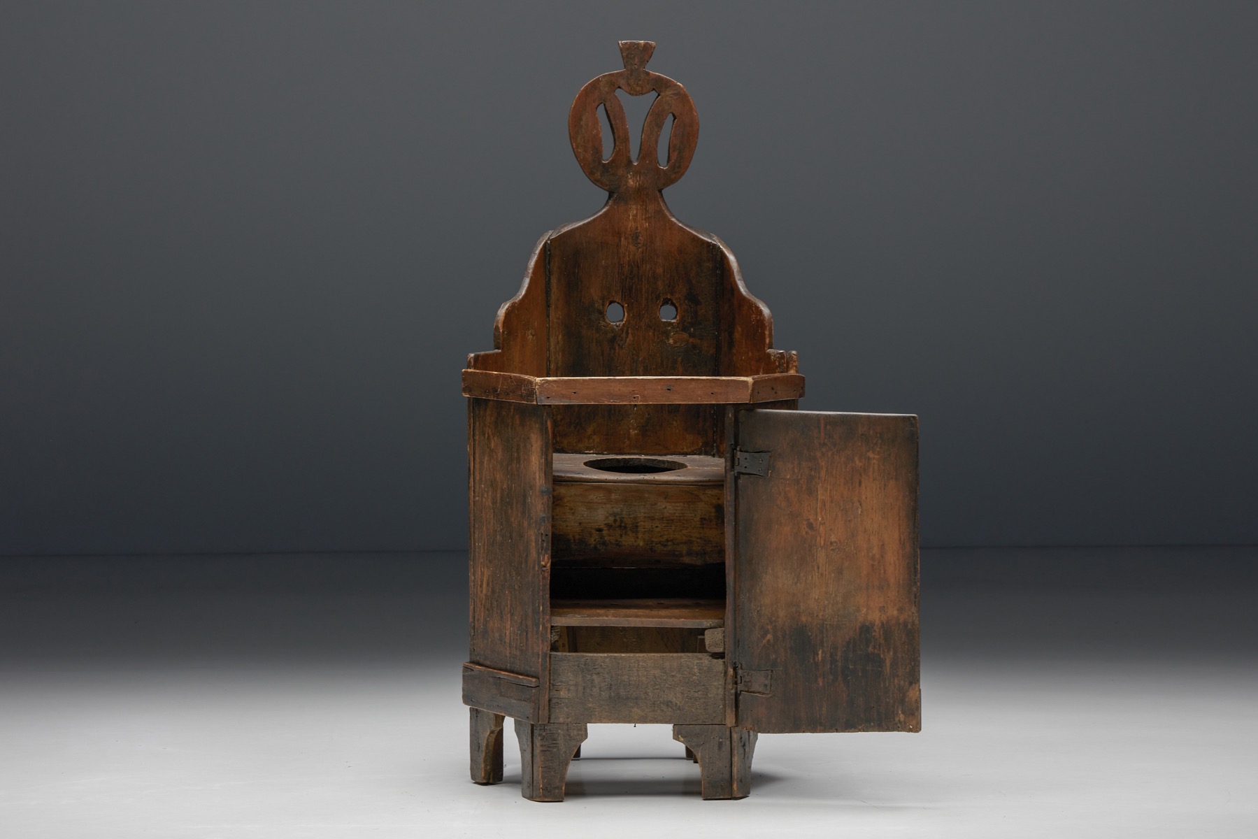 Nineteenth century rustic child chair with storage design