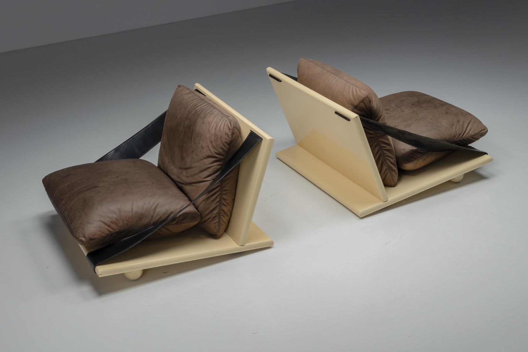 Retro lounge chairs in lacquer and leather from the 1970s