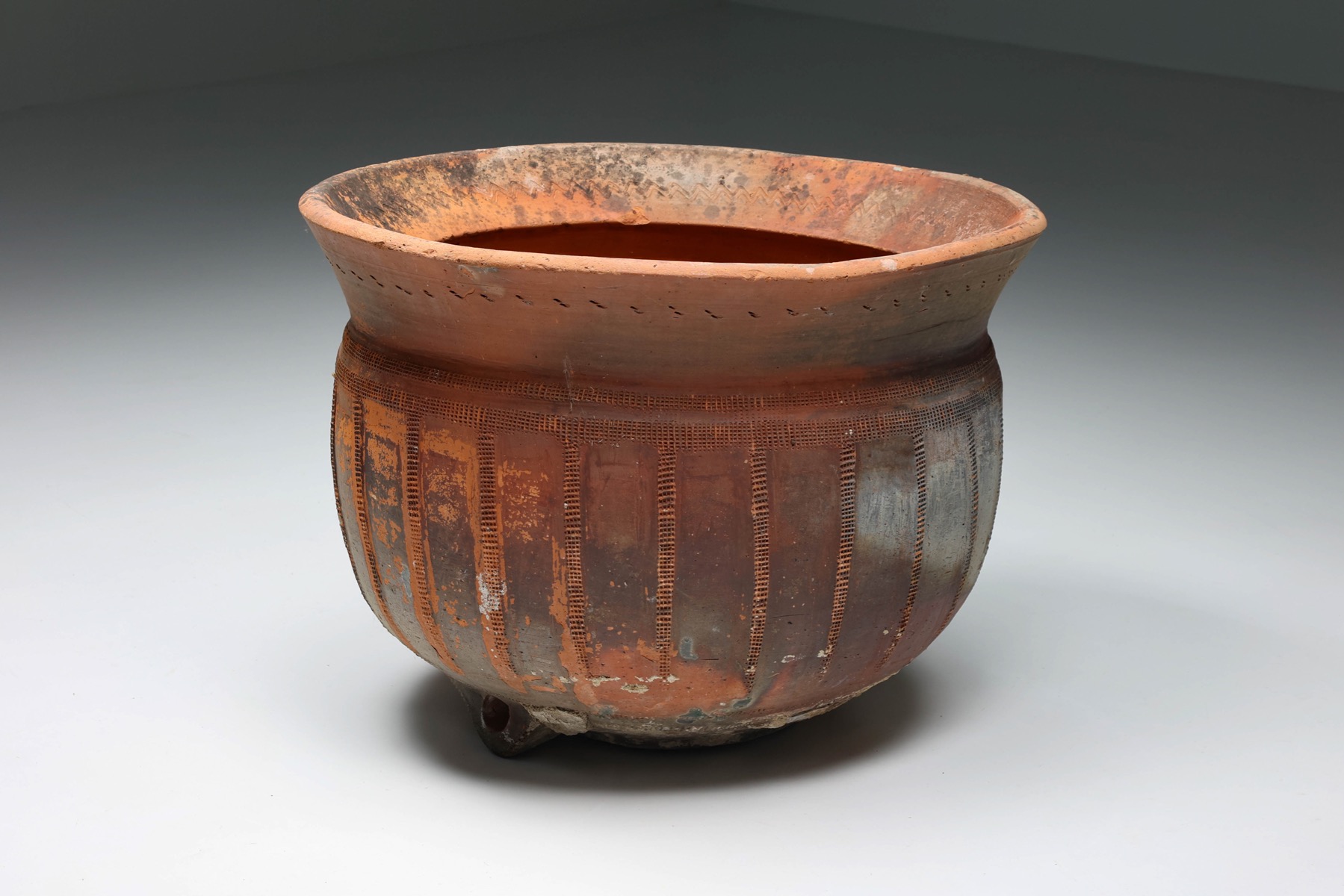 Rustic Portuguese washbasin in handcrafted style