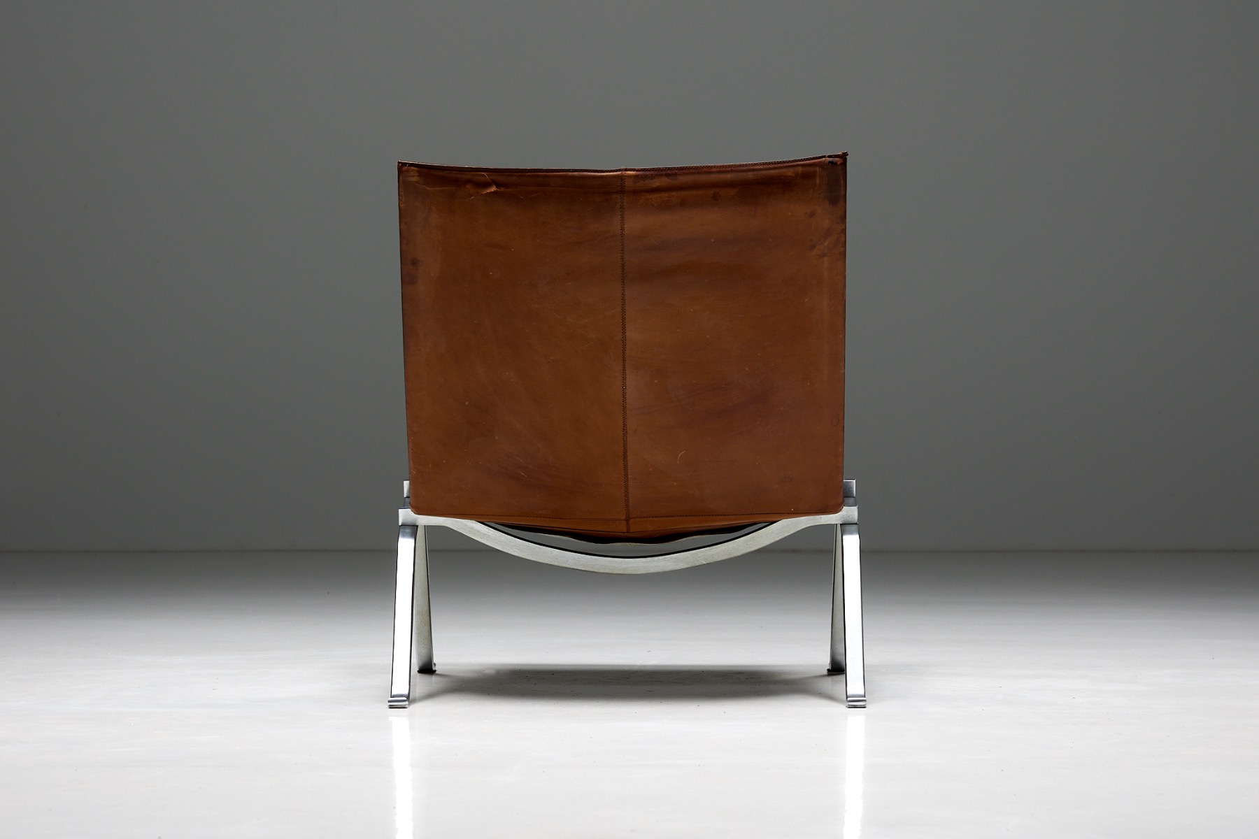 Scandinavian modern lounge chairs PK22 by Poul Kjaerholm