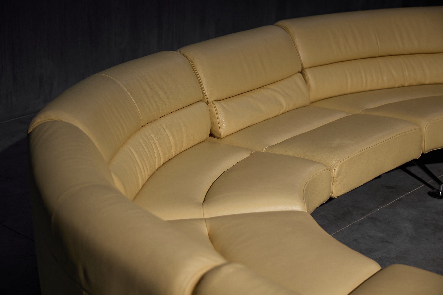Modular leather sofa DS-470 produced by De Sede