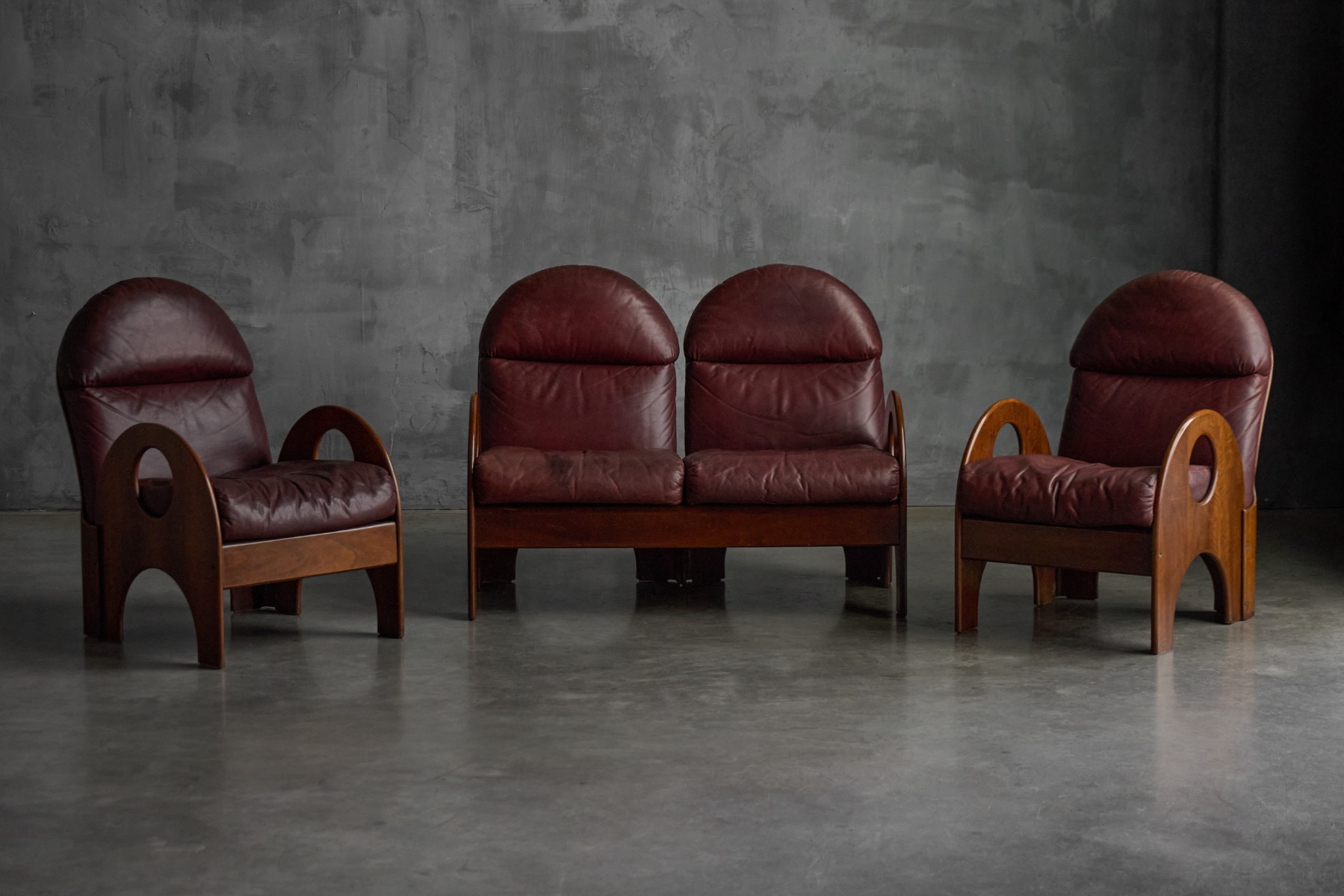 Modernist Arcata loveseat designed by Gae Aulenti