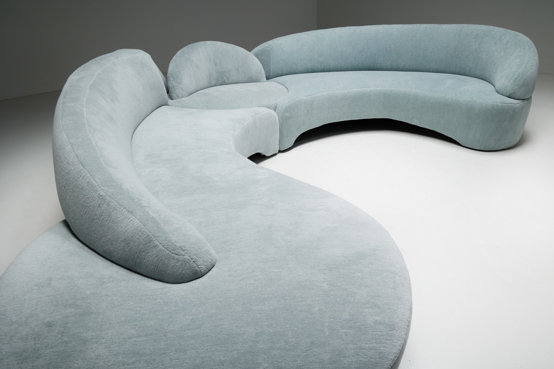 Contemporary sofa by Vladimir Kagan for Roche Bobois design