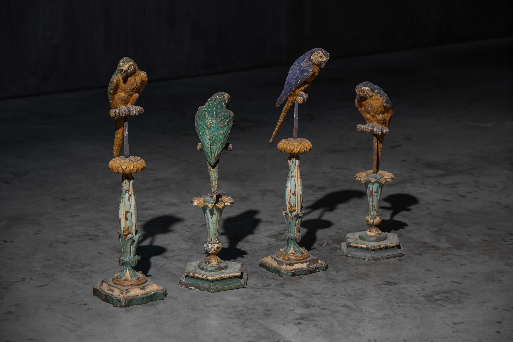 Decorative neoclassical parrots with elegant proportions