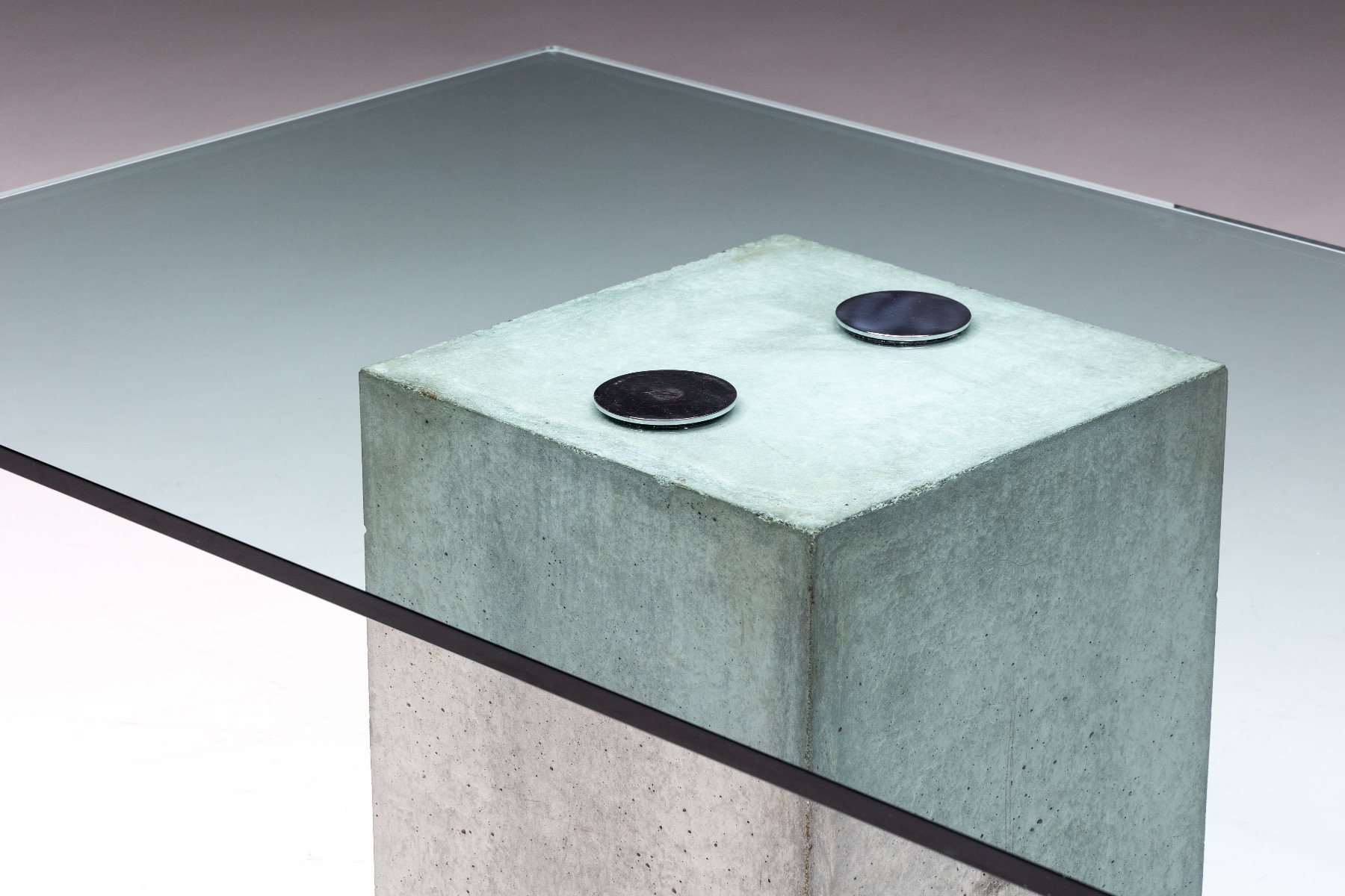 Designer dining table from the Sapo series by Saporiti