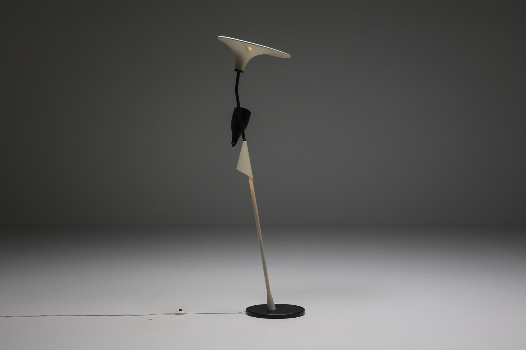 Designer Italian space age floor lamp from the 1950s