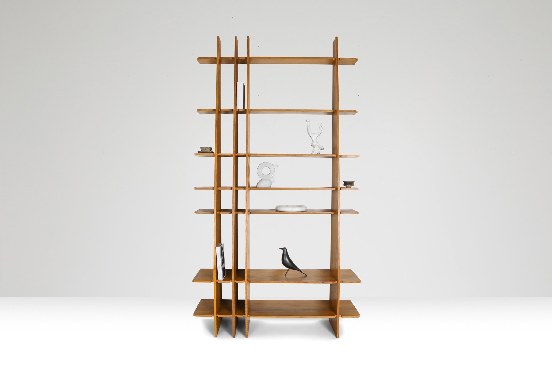 Designer Italian shelving unit in walnut from the 1980s