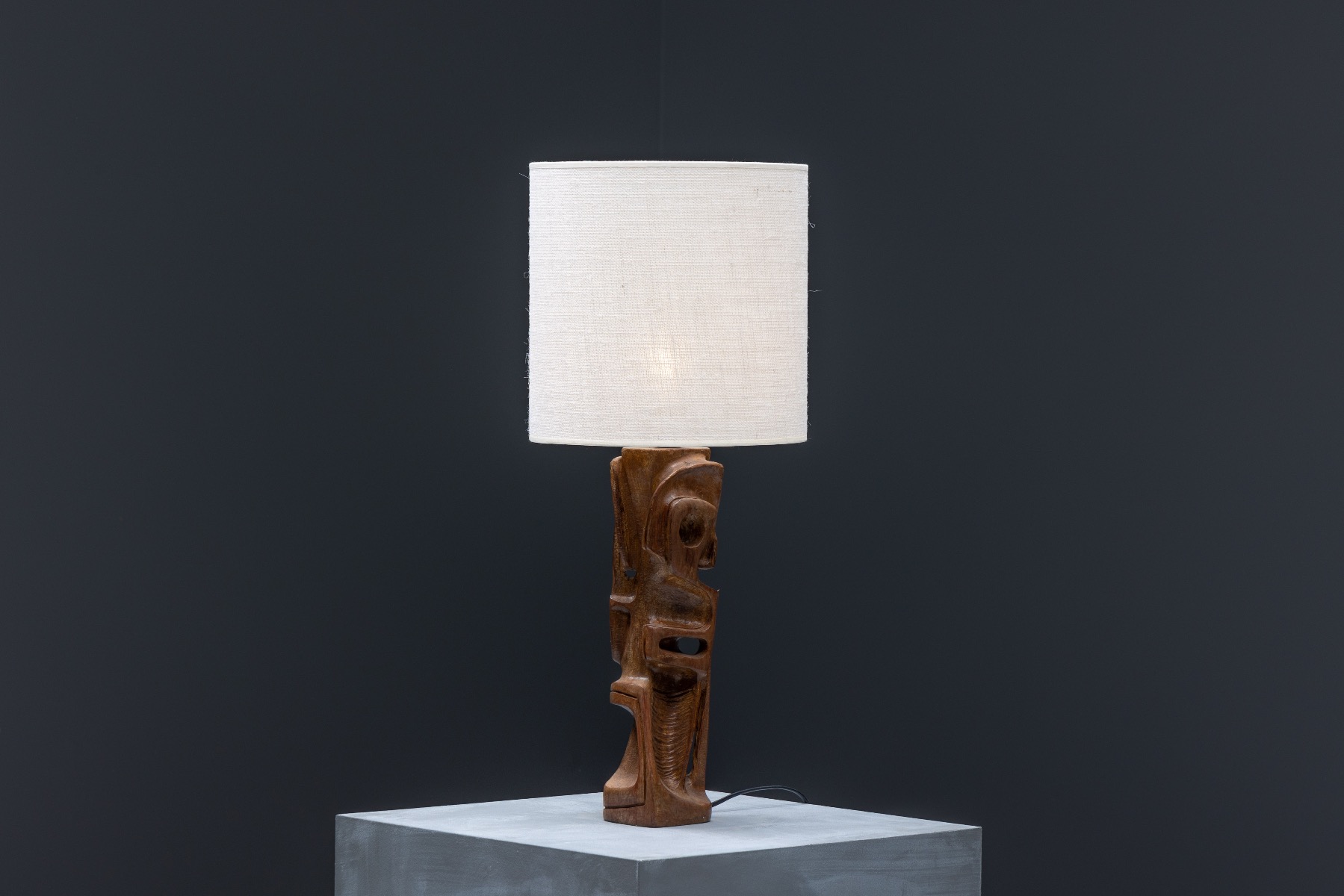 Designer table lamp by Gianni Pinna with sculptural form