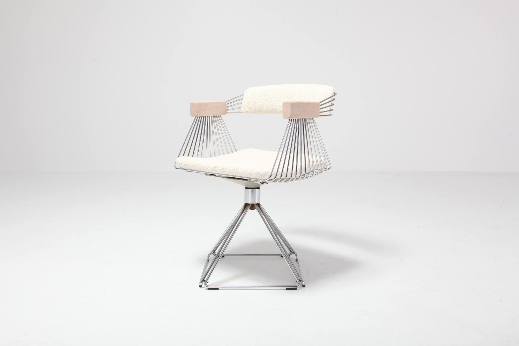 Designer wire chairs by Rudi Verelst from the 1970s