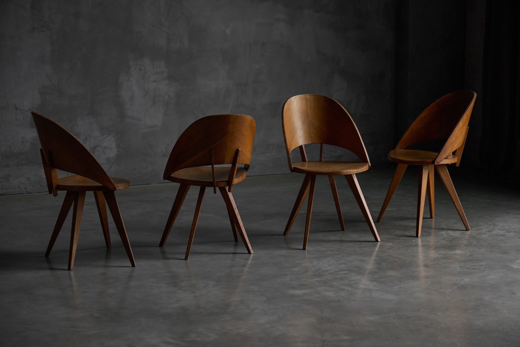 Curved plywood dining chairs produced in Italy in the 1940s
