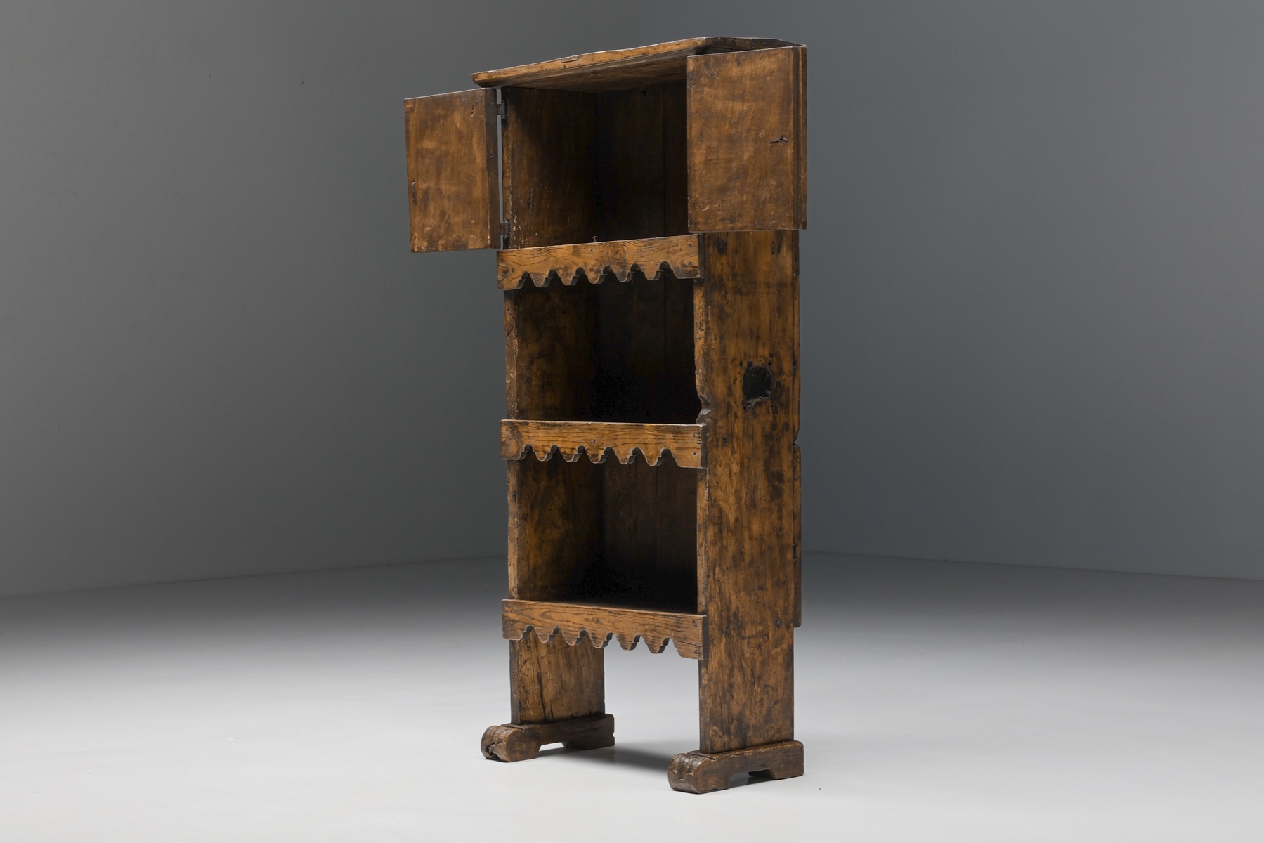 Handcrafted Breton high board from Haut Savoie in wood