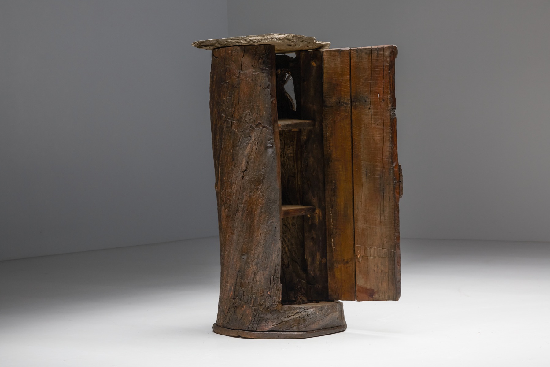 Handcrafted travail populaire cabinet in solid wood