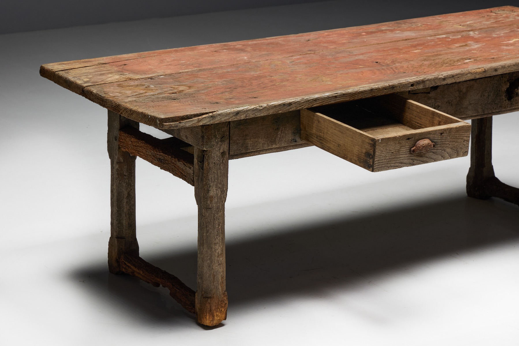 Handcrafted travail populaire dining table in solid wood