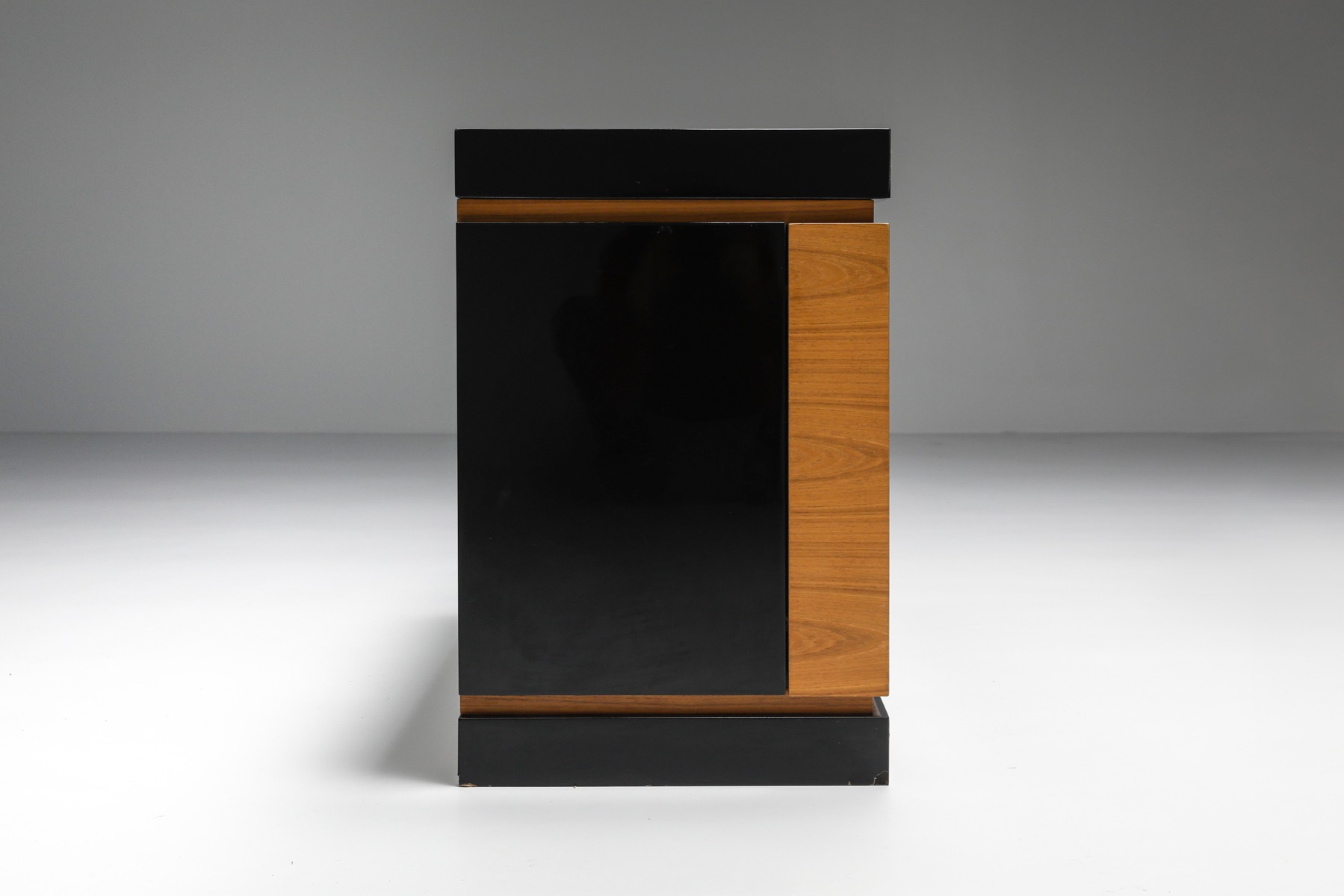 Italian design cabinet by Pierre Cardin in lacquer and teak