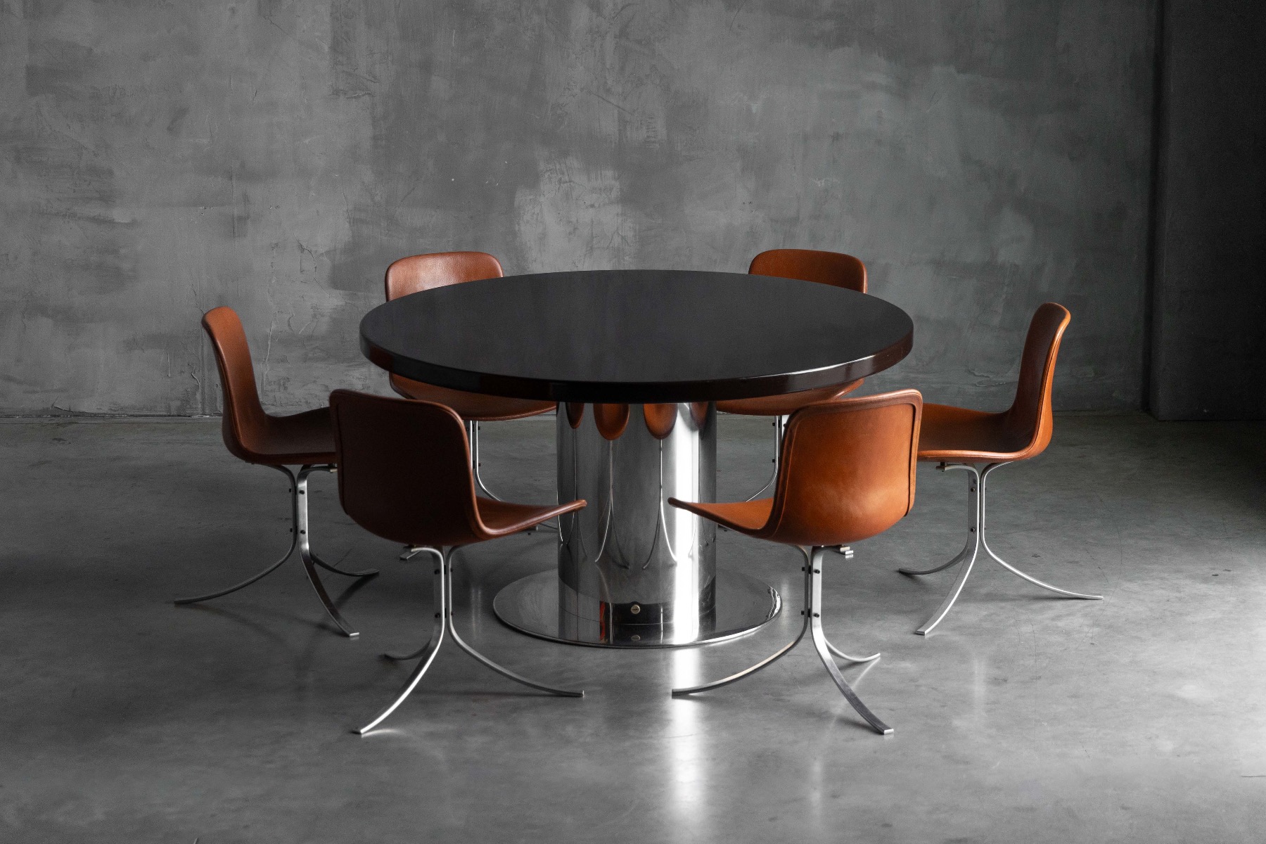 Postmodern Italian dining table Cidonio designed by Antonia Astori
