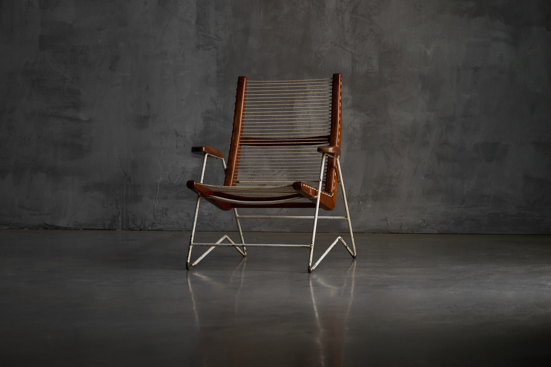 Sculptural Brazilian design chair by Eisler and Hauner