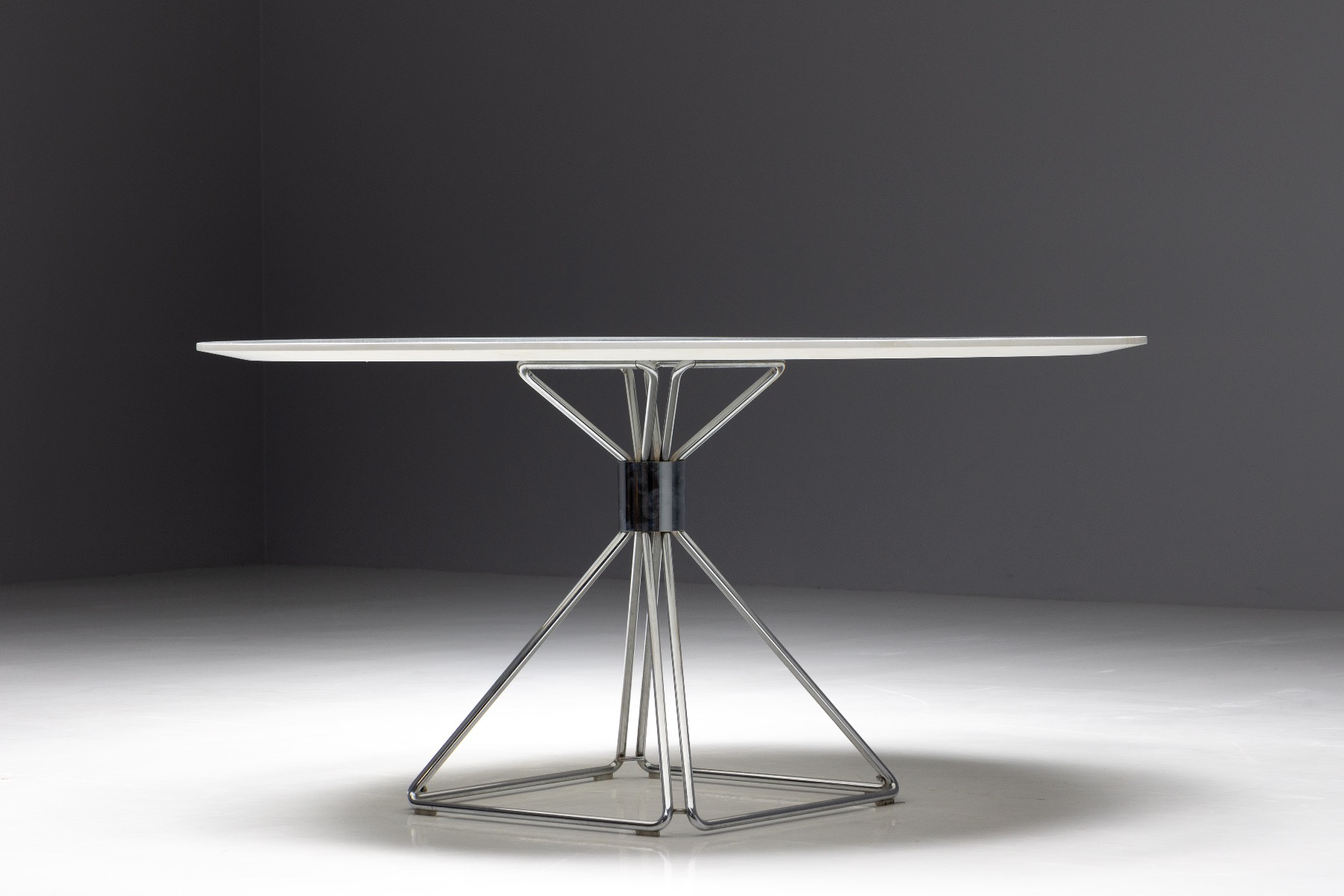 Mid century modern dining table in Verhelst style
