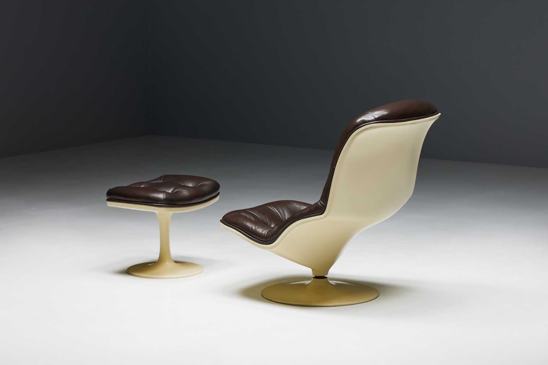 Mid century modern lounge chair by Georges van Rijck