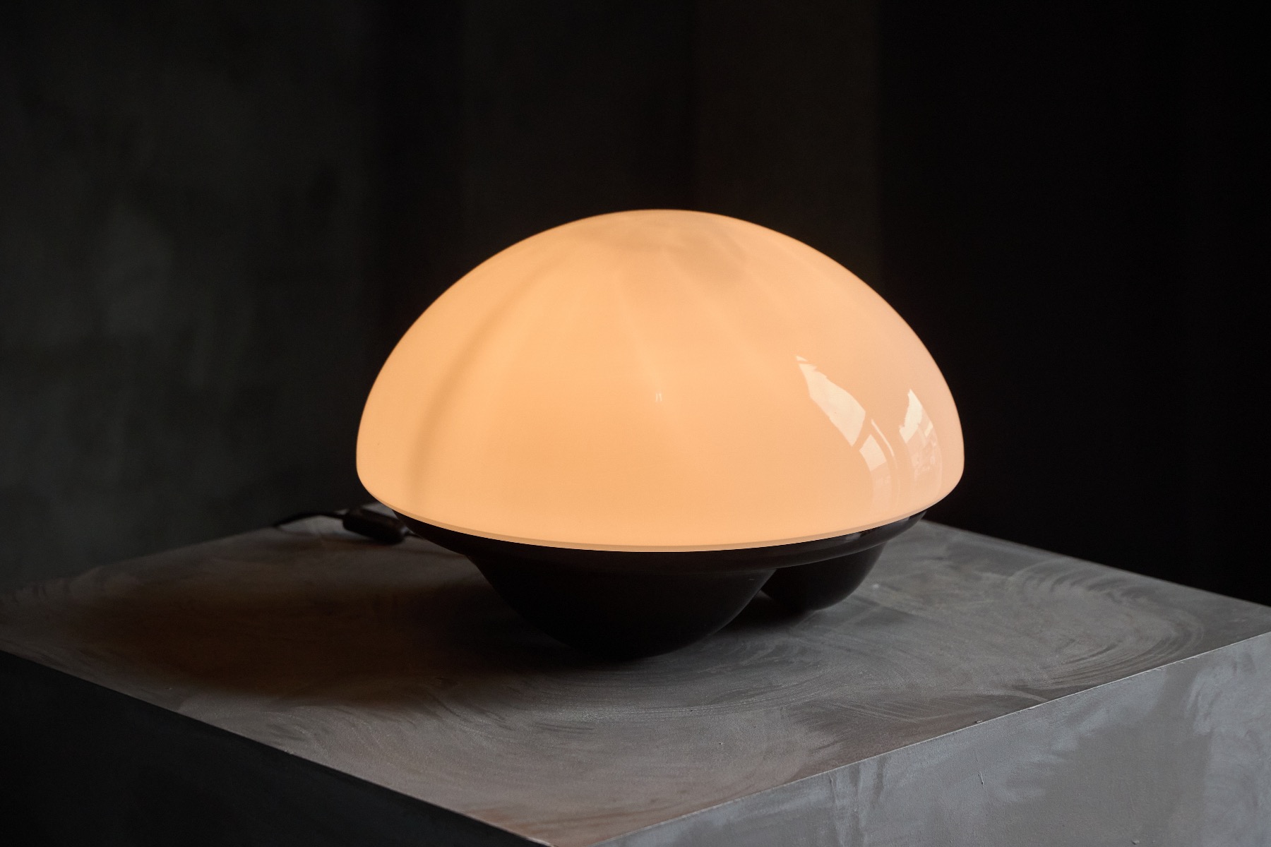 Mid century modern Platea lamp design