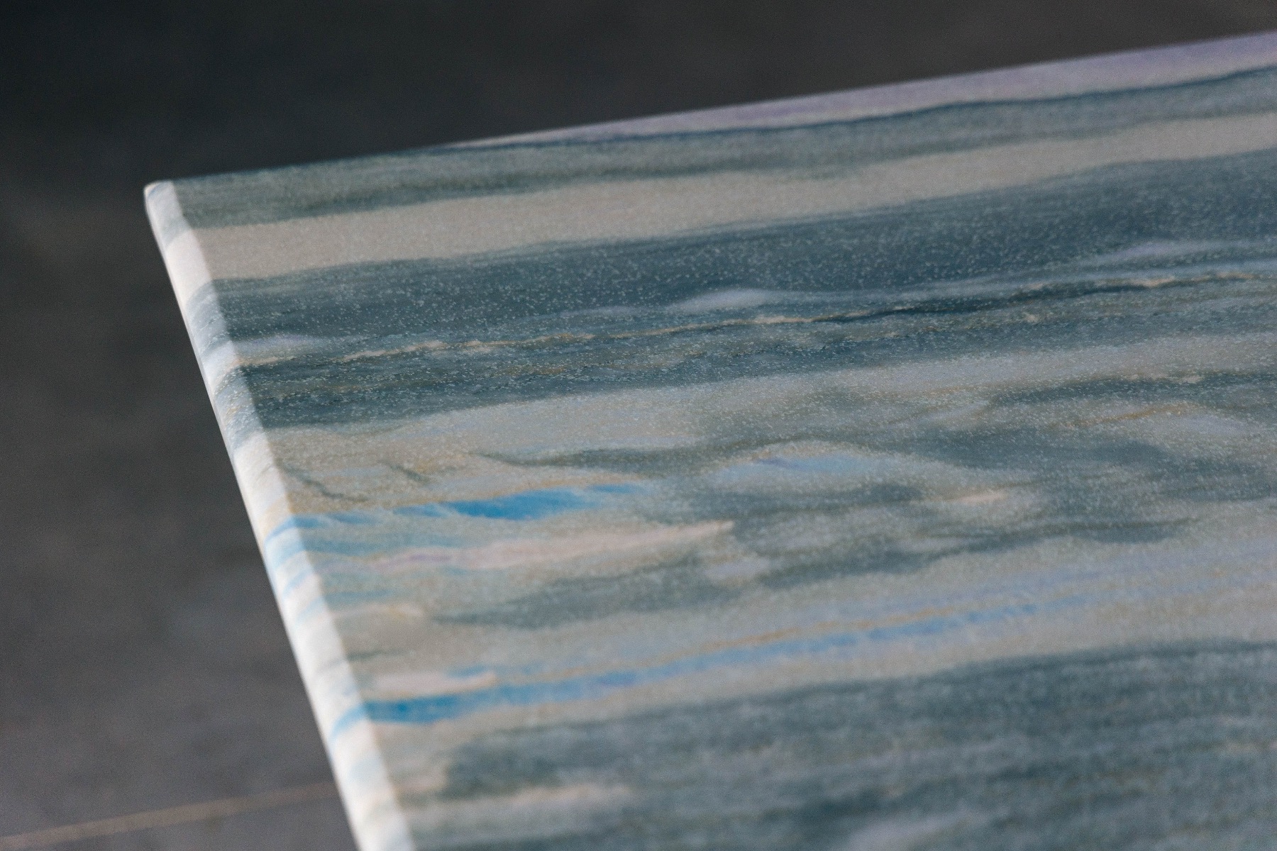 Modern marble dining table in grey and purple by Pia Manu