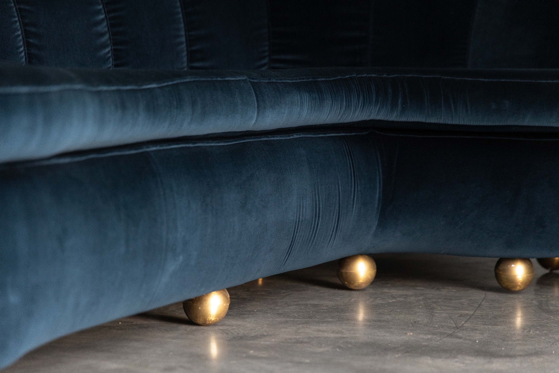 Sculptural curved velvet sofa with seventies elegance