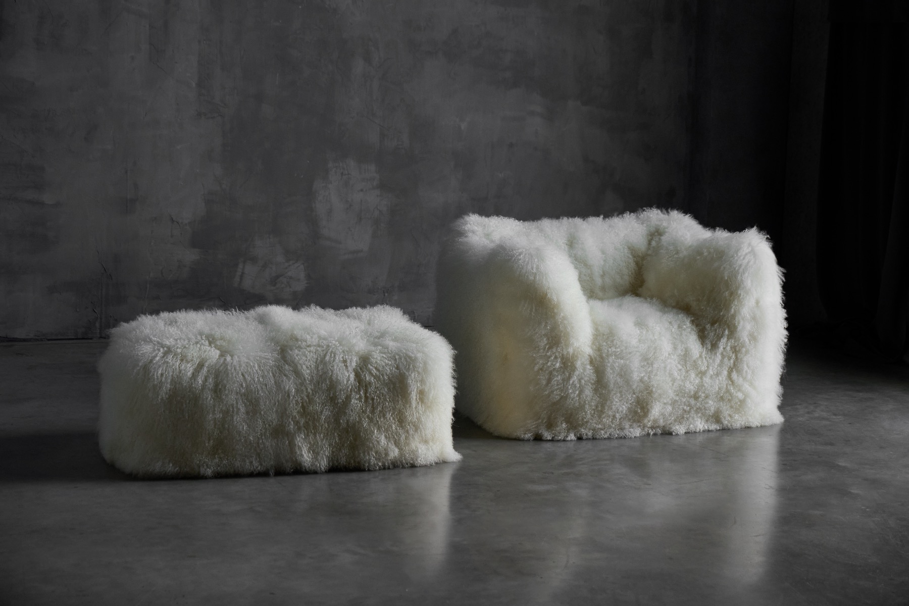 Sculptural Le Bambole seating with soft organic form