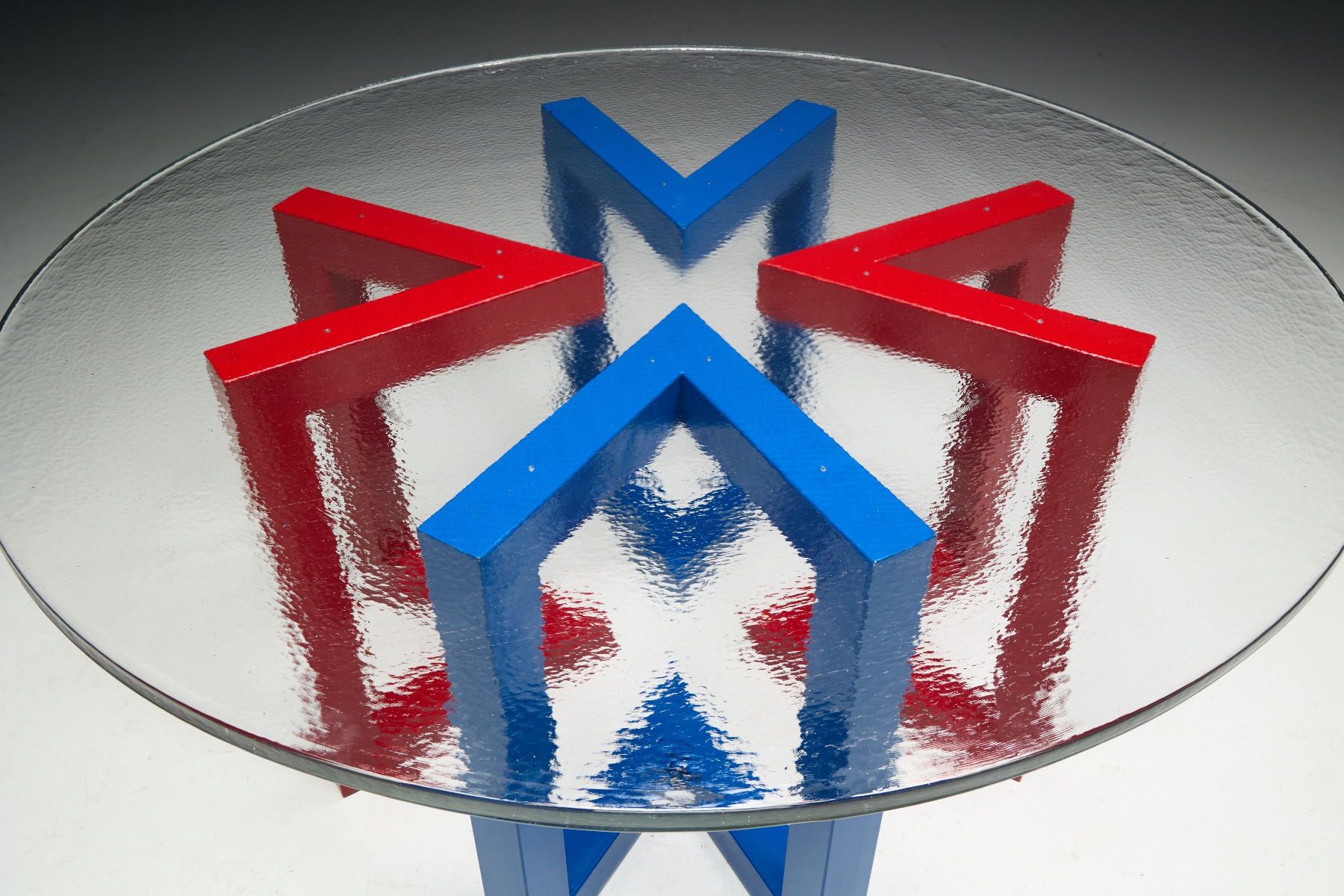 Sculptural 1980s dining table with expressive base