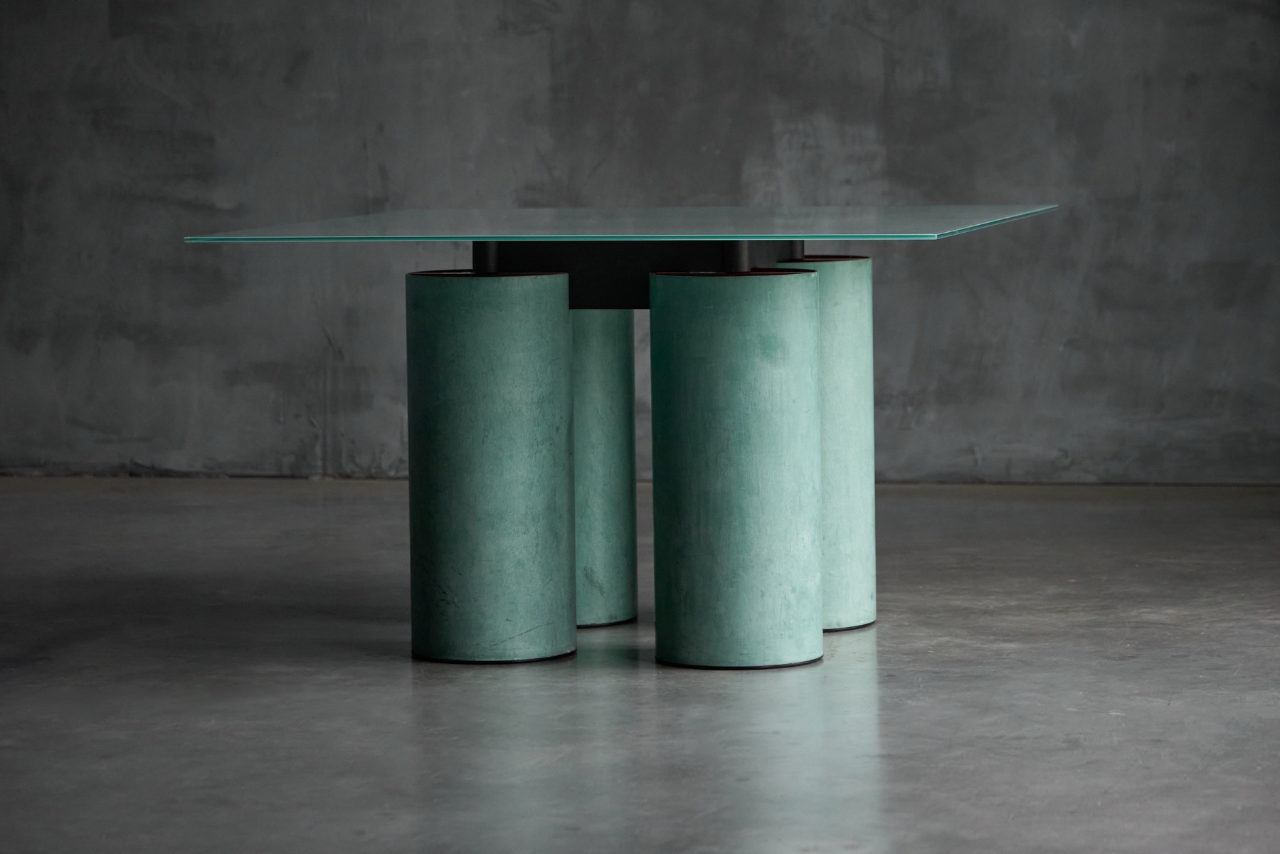 Sculptural Serenissimo dining table for Acerbis with geometric form