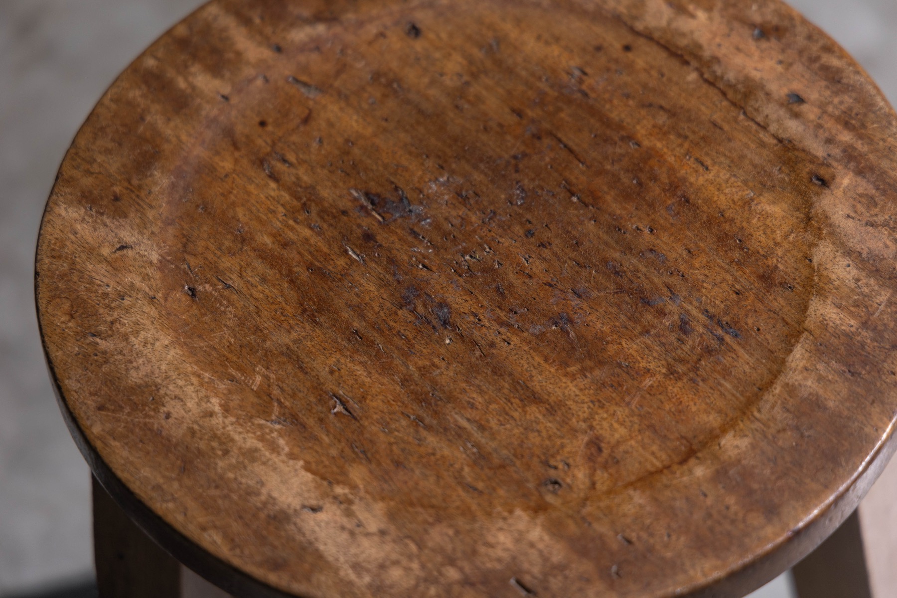 Solid wood Arts and Crafts seat from the early 20th century