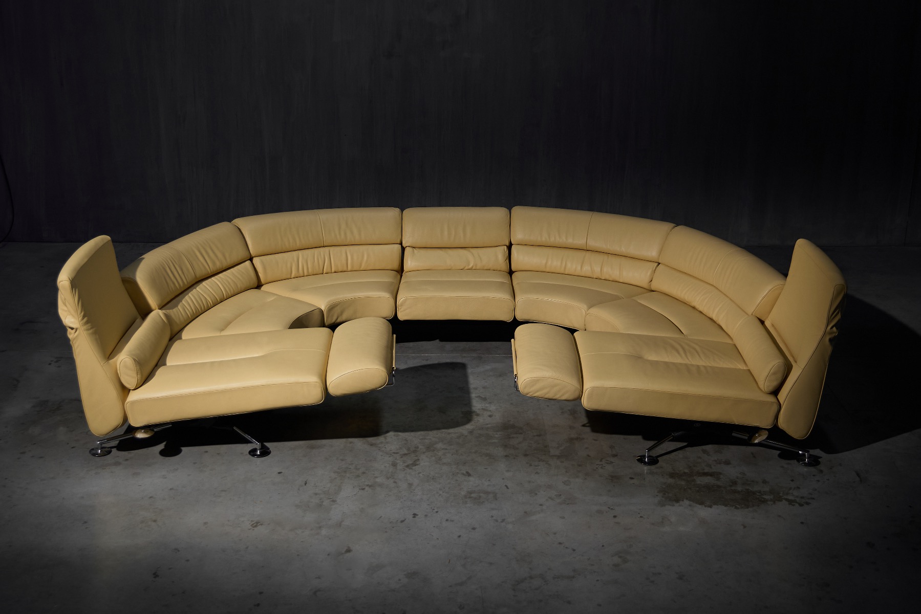 Mid century modern Swiss sofa from the DS-470 series