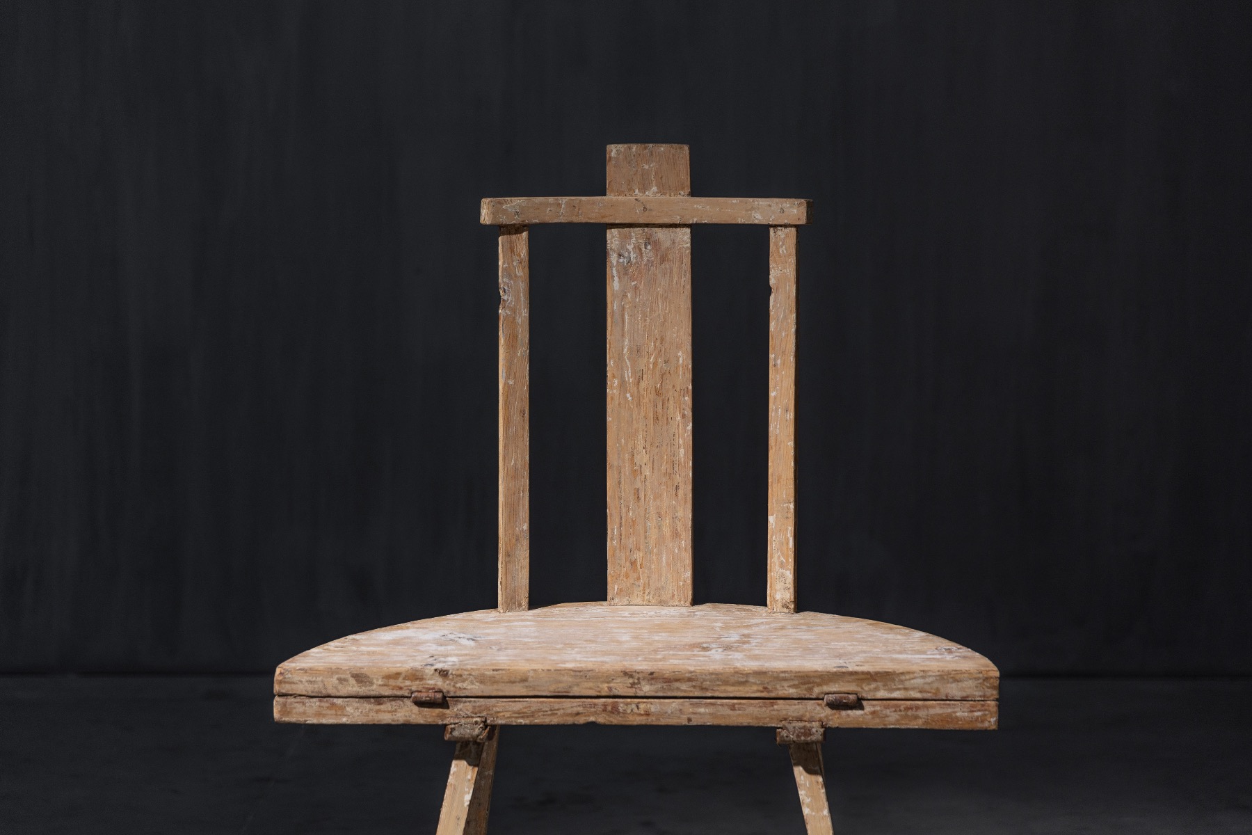 Vernacular rural chair with adjustable construction