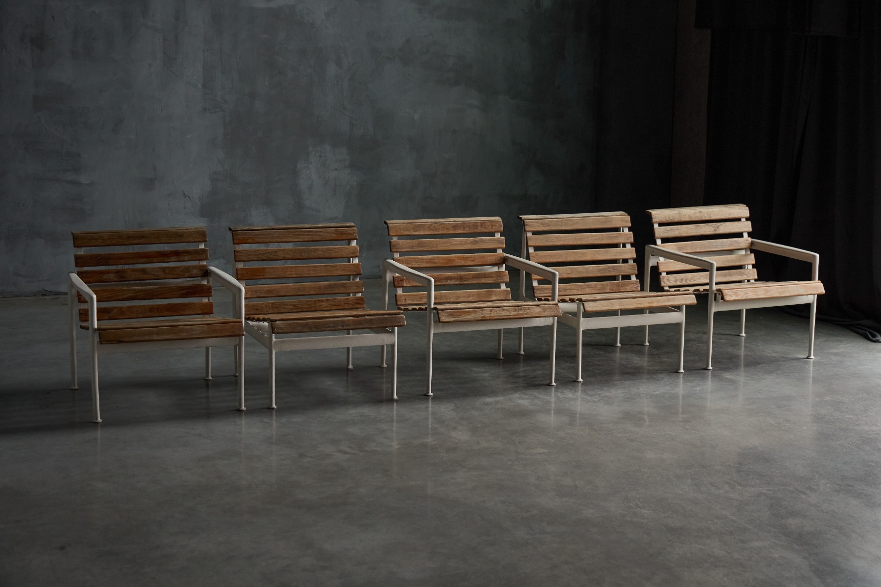 Sculptural modernist chaise longue by Schultz