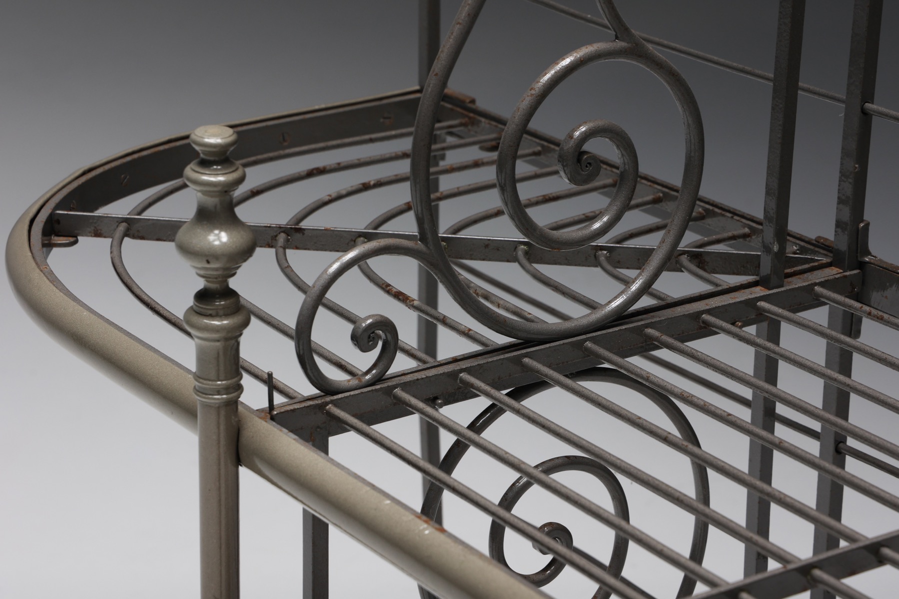 Collectible bakery rack in wrought iron from the 1920s