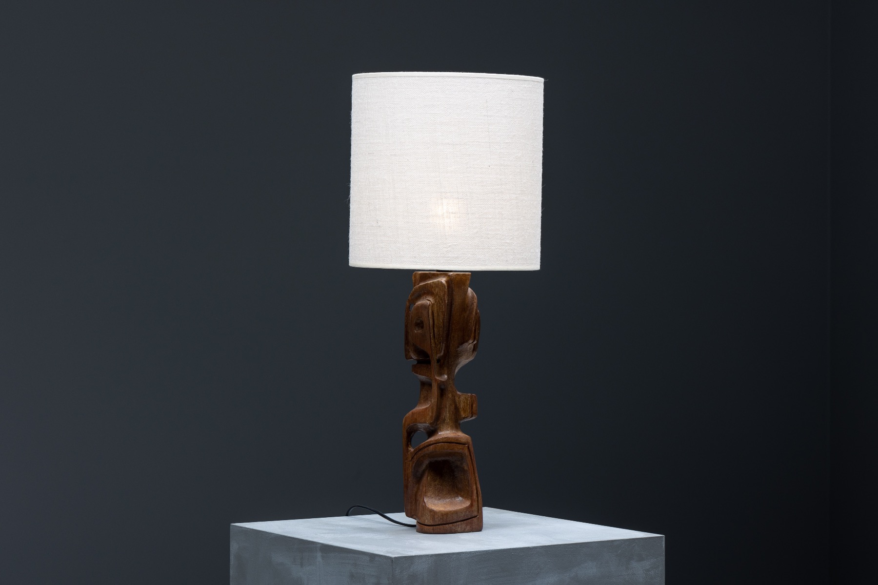 Collectible table lamp by Gianni Pinna design