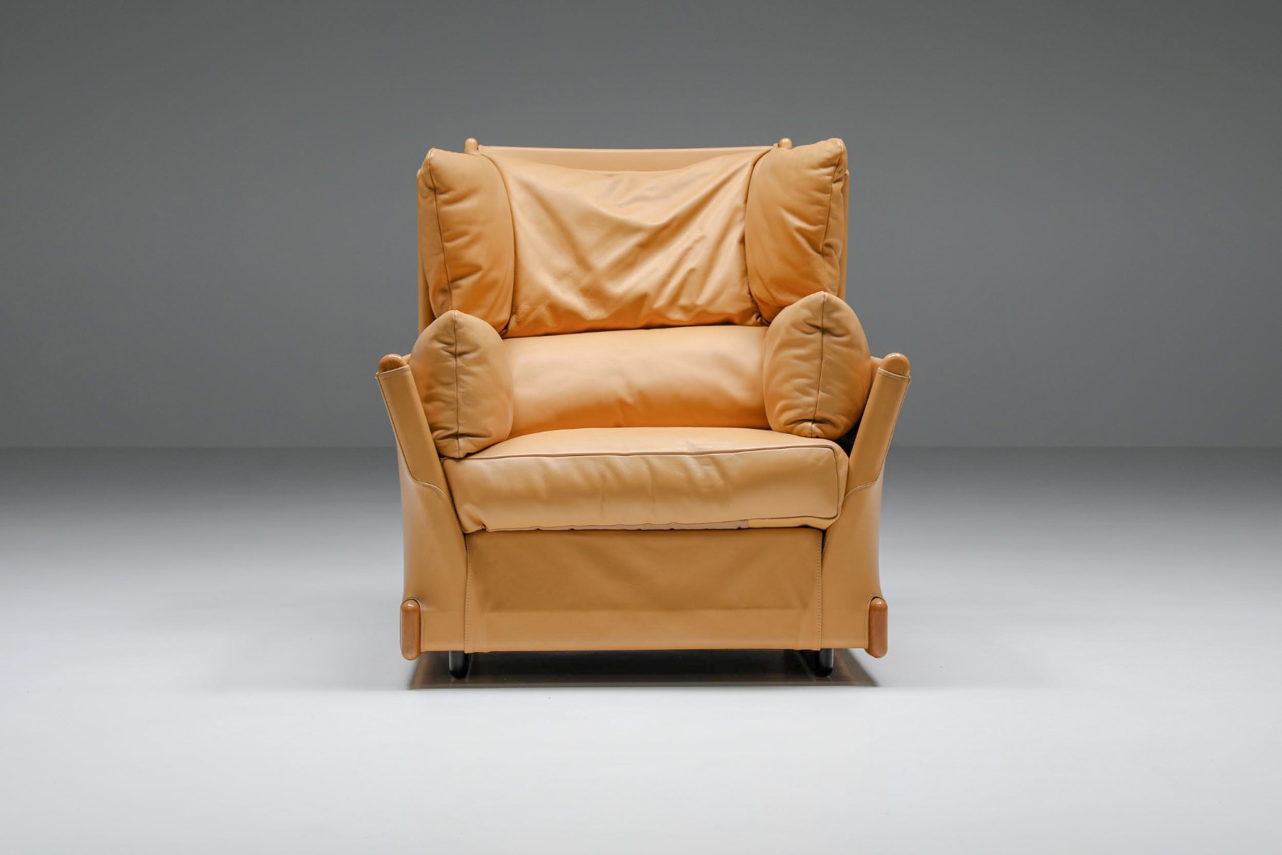 Designer armchairs by Piero Martini from 1977