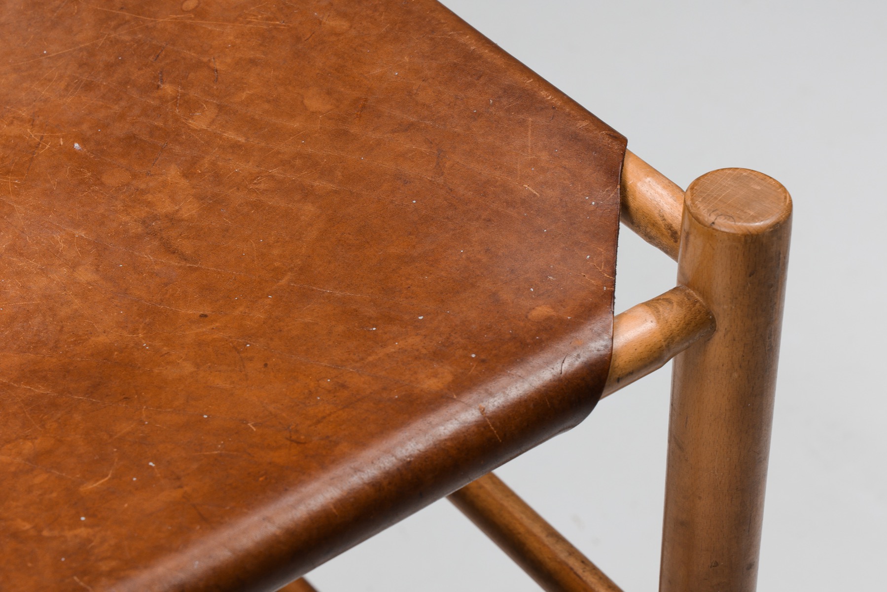 Designer French barstool in wood and leather from the 1950s