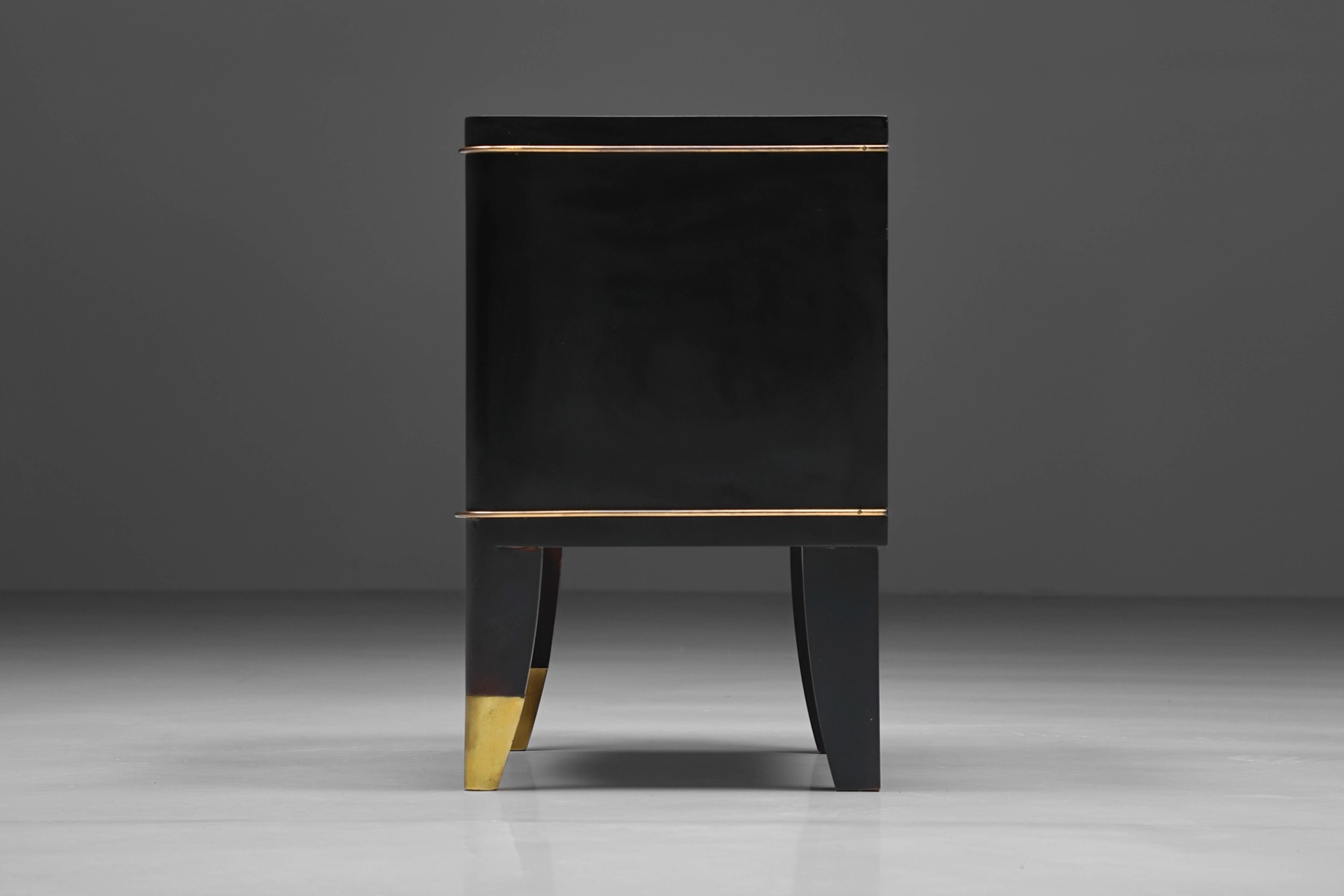 Designer bedside table by De Coene from the 1960s in art deco style