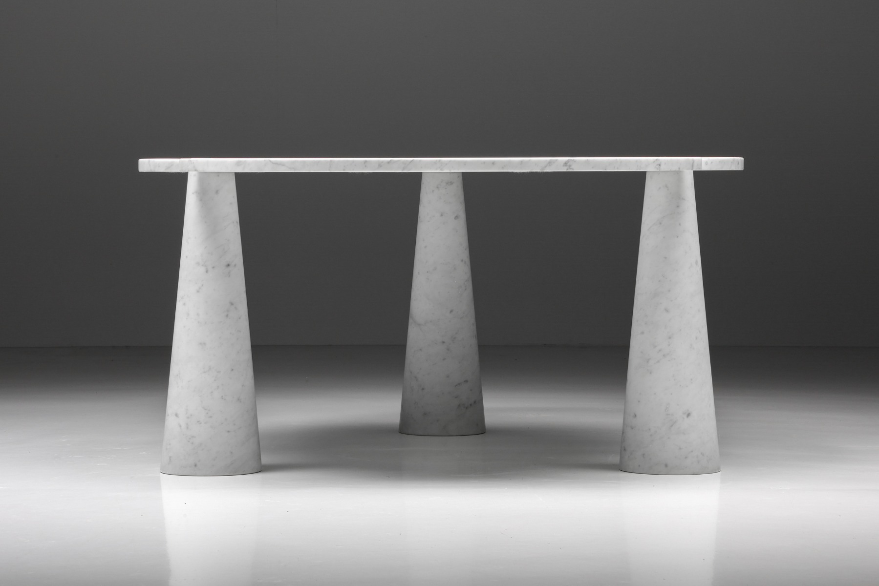 Designer dining table by Angelo Mangiarotti Eros from the 1970s