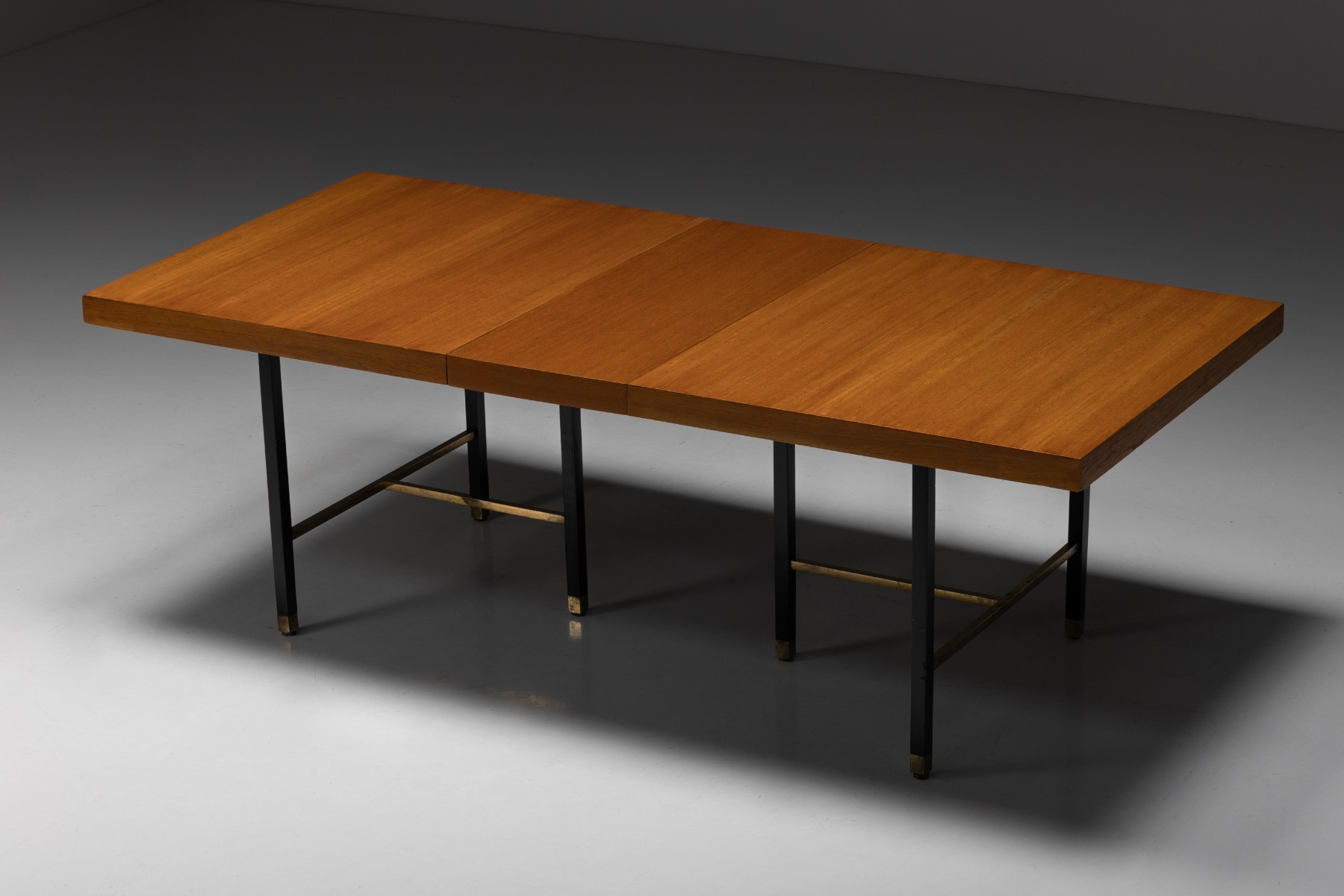 Designer dining table by Harvey Probber from the 1950s
