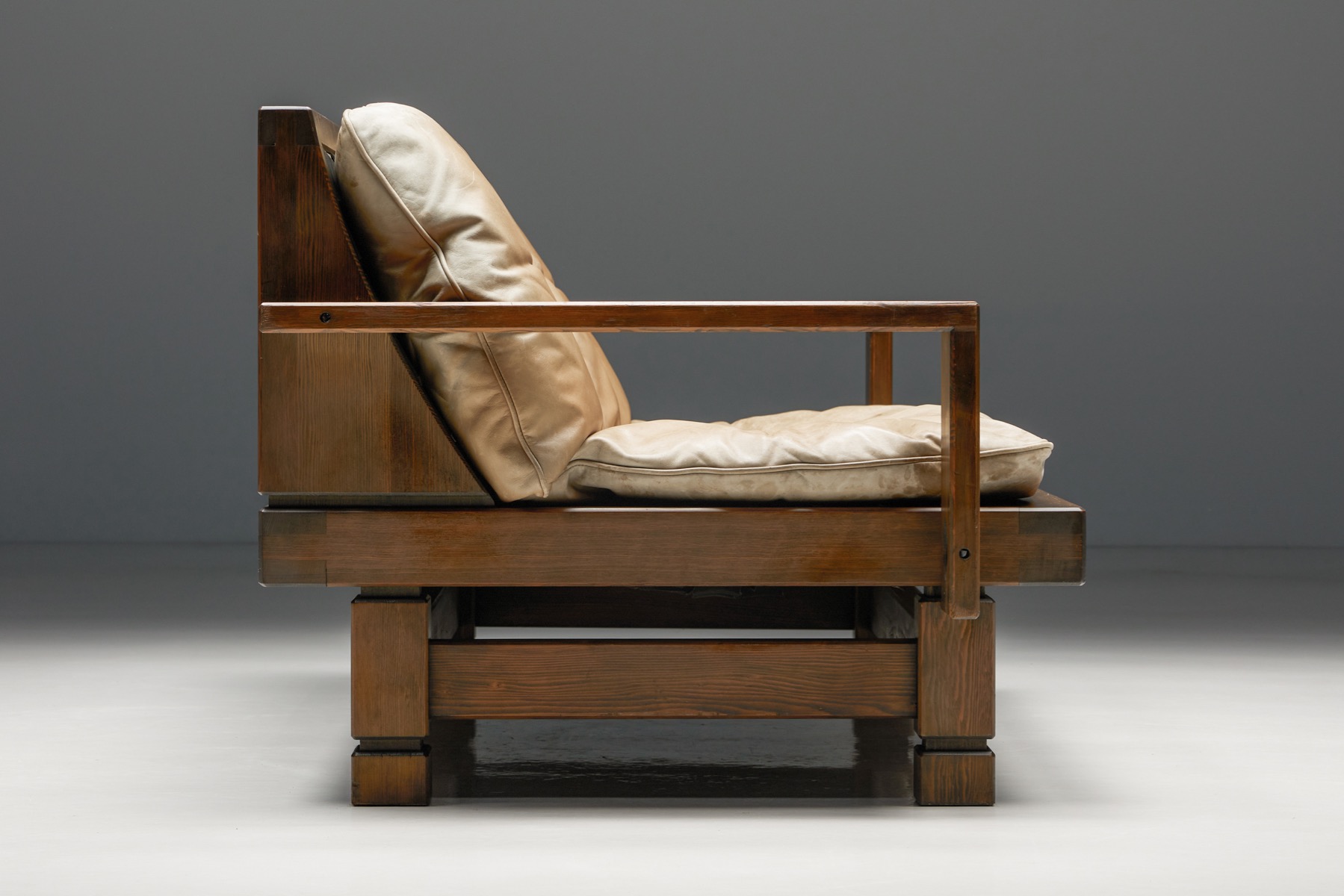 Designer French two seater in wood and leather from the 1960s