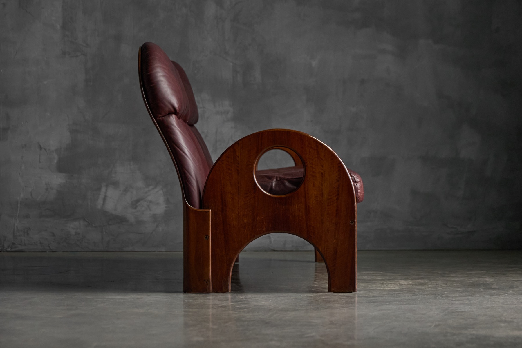 Italian design three seater sofa Arcata by Gae Aulenti