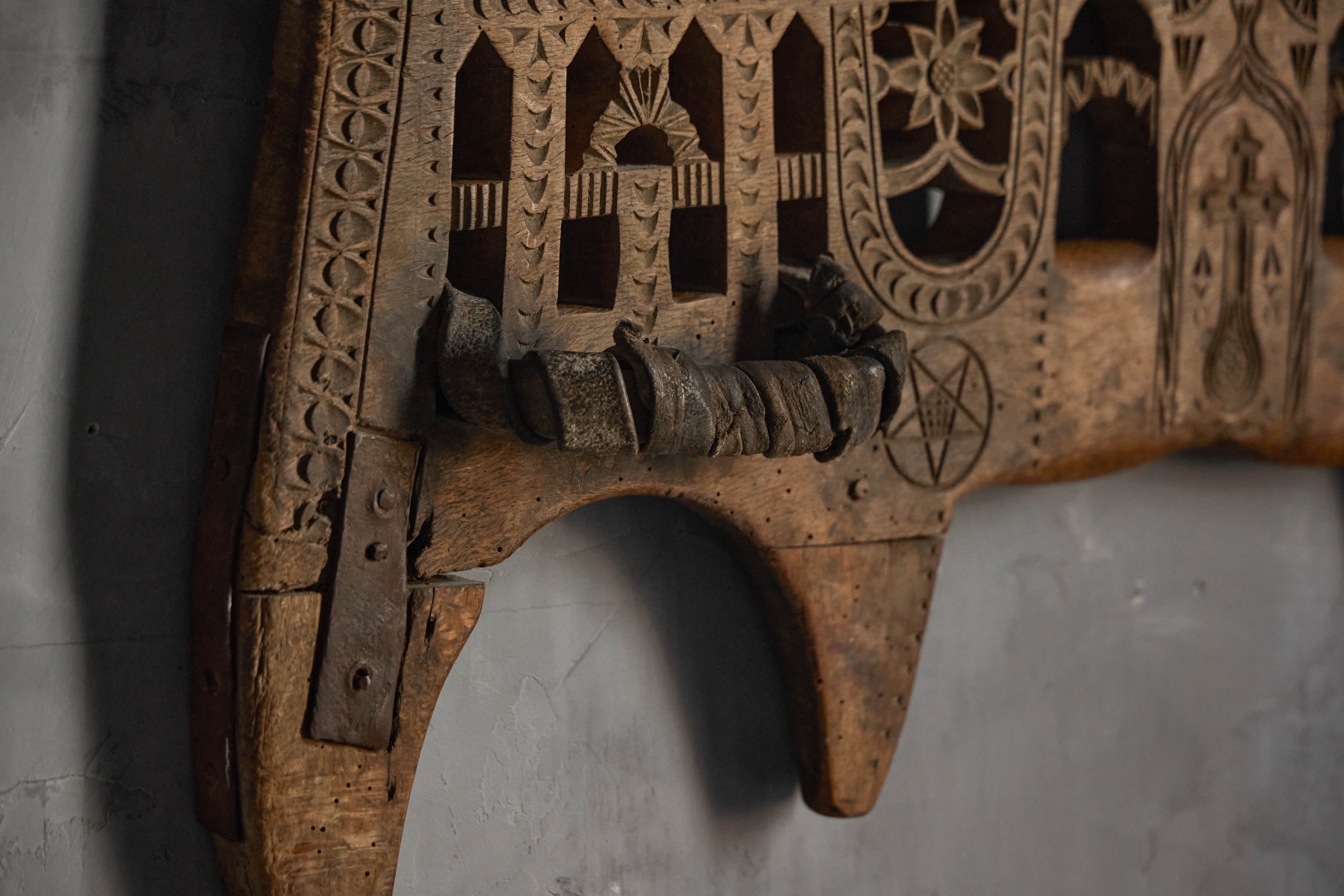 Heritage carved yoke with expressive detailing
