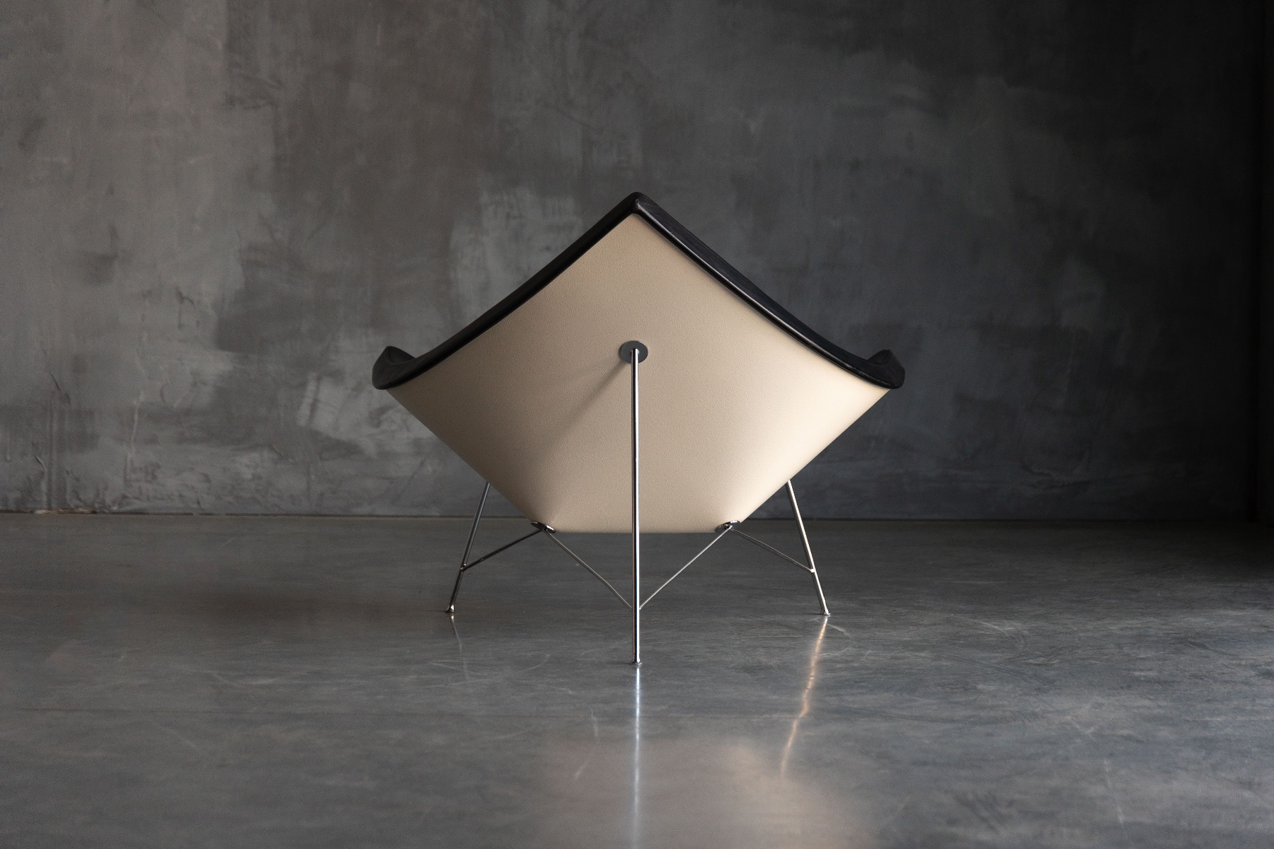 Sculptural 1950s lounge chair with distinctive curved form