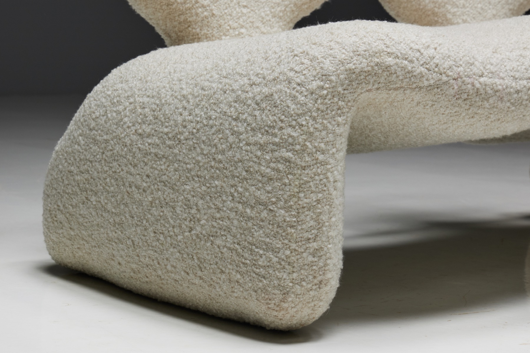 Iconic Djinn sofa Airborne