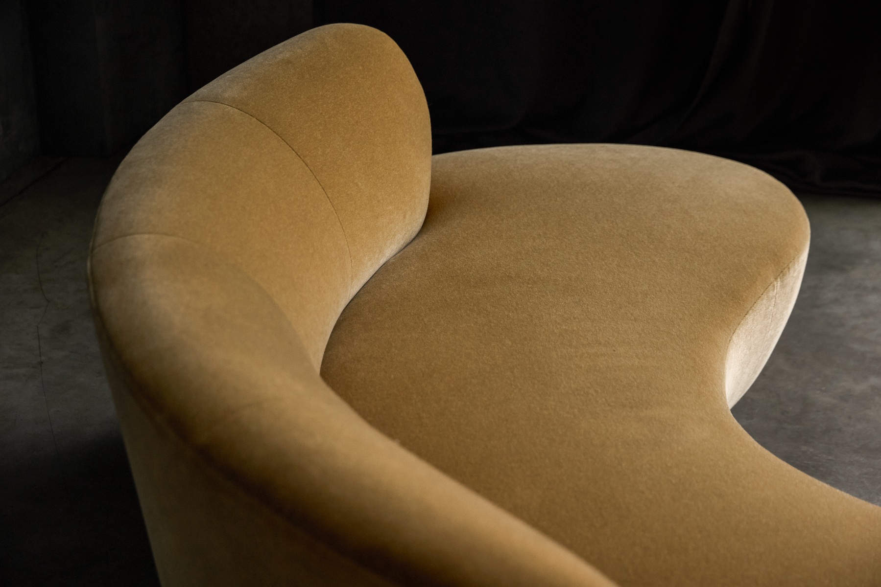 Architectural Serpentine sofa designed by Vladimir Kagan
