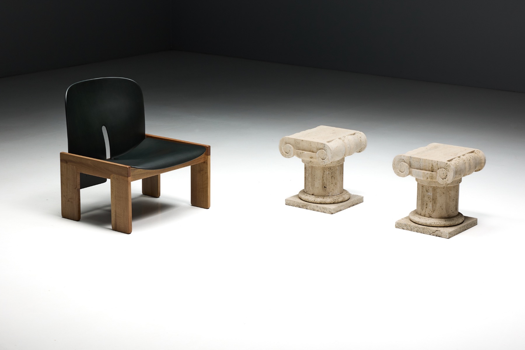 Italian late 20th century travertine pedestal side table with classical detailing